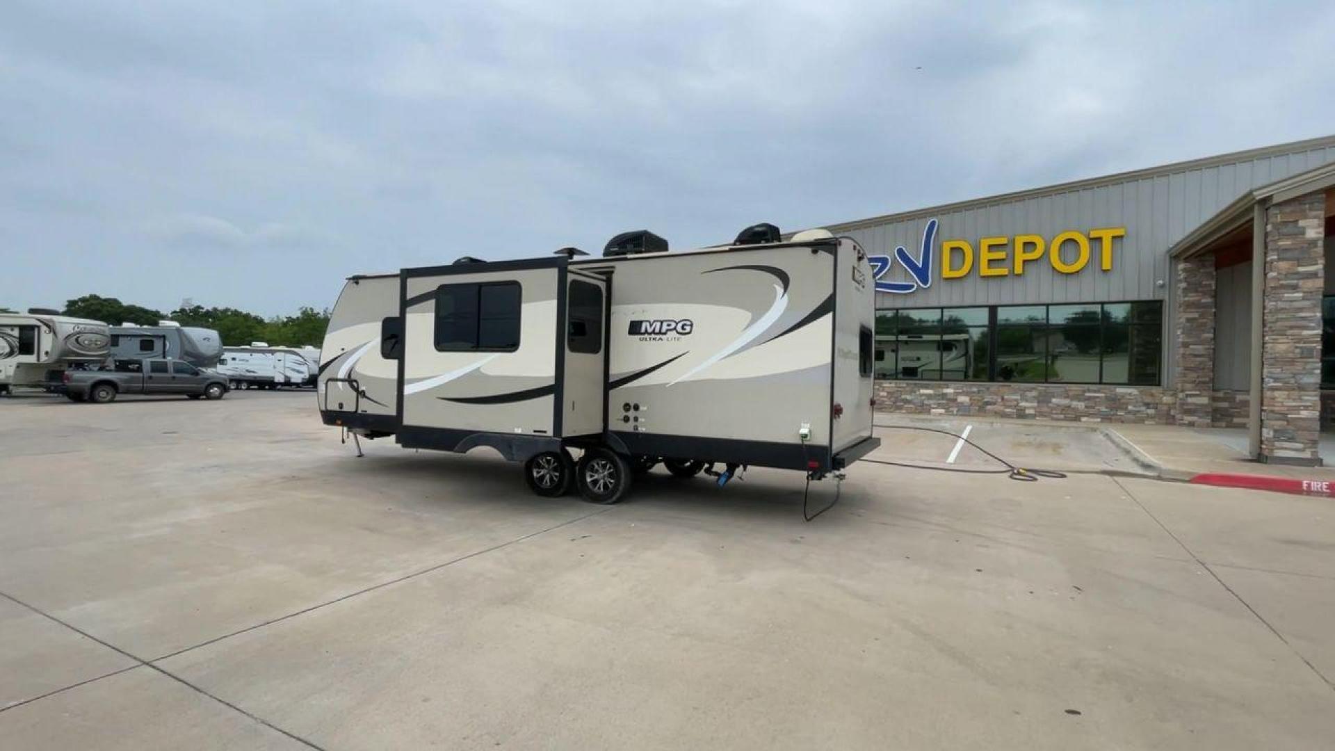 2018 TAN CRUISER RV MPG 2400BH (5RXHB2927J2) , Length: 29.08 ft. | Dry Weight: 5,320 lbs. | Gross Weight: 7,565 lbs. | Slides: 1 transmission, located at 4319 N Main Street, Cleburne, TX, 76033, (817) 221-0660, 32.435829, -97.384178 - Camping is more enjoyable when you include a few more of your friends. In this 2018 Cruiser MPG 2400BH travel trailer, you can accommodate a few extra guests thanks to a rear set of double-sized bunk beds. The dimensions of this unit are 29.08 ft in length, 8 ft in width, 11.08 ft in height, and - Photo#7