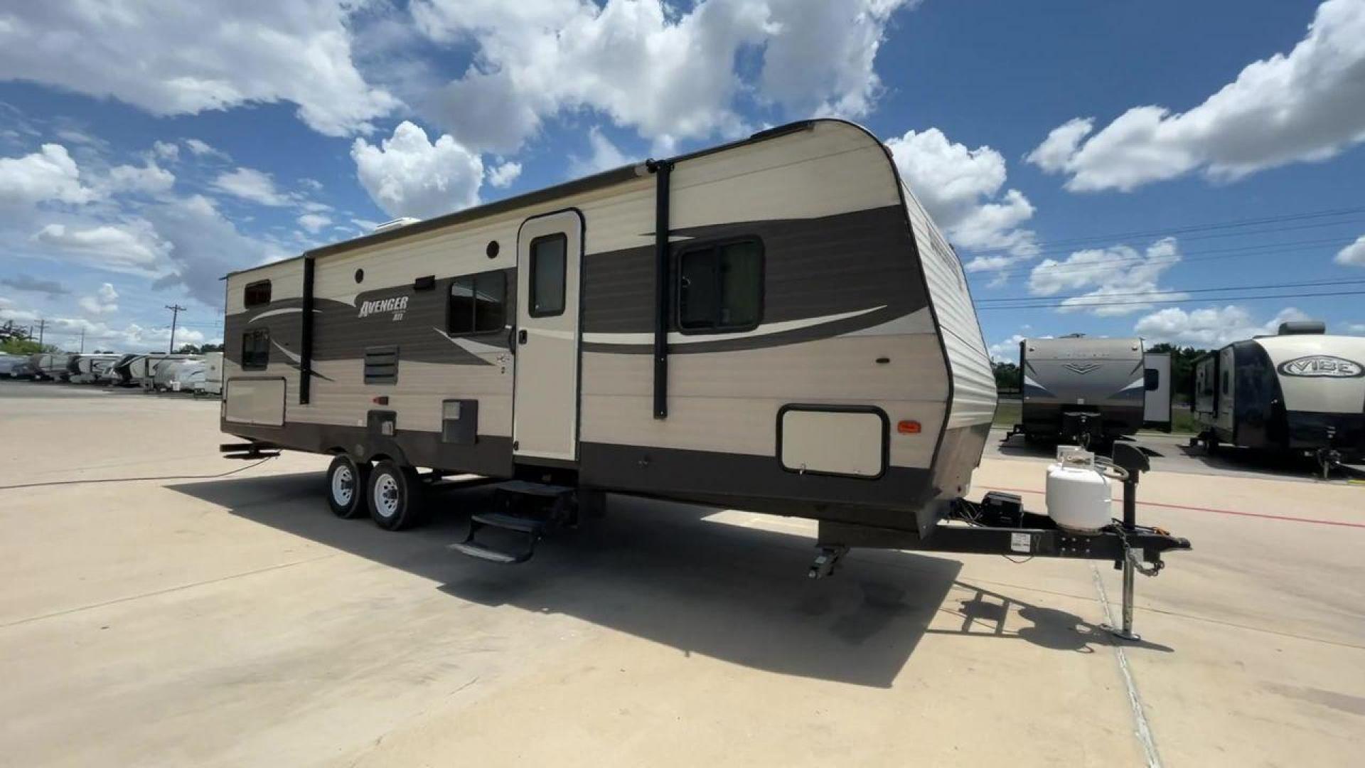 2018 FOREST RIVER AVENGER 27DBS (5ZT2AVSB2JB) , Length: 32.92 ft. | Dry Weight: 6,652 lbs. | Slides: 1 transmission, located at 4319 N Main Street, Cleburne, TX, 76033, (817) 221-0660, 32.435829, -97.384178 - Experience the ideal blend of luxury and exploration with the Forest River Avenger 27DBS Travel Trailer from 2018. For families or groups of friends looking for a roomy and fully furnished mobile home, this well-thought-out travel trailer is perfect. The dimensions for this unit are 32.92 ft in l - Photo#3