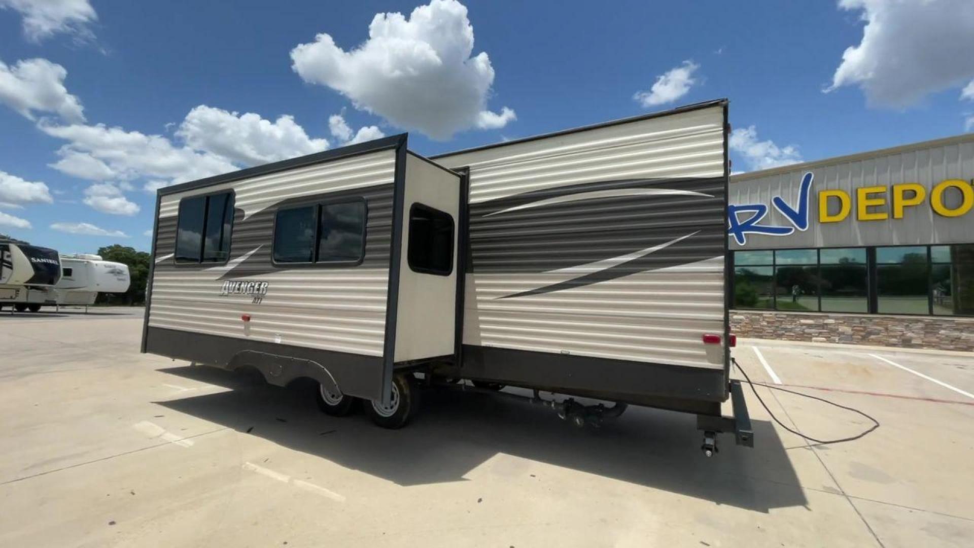 2018 FOREST RIVER AVENGER 27DBS (5ZT2AVSB2JB) , Length: 32.92 ft. | Dry Weight: 6,652 lbs. | Slides: 1 transmission, located at 4319 N Main Street, Cleburne, TX, 76033, (817) 221-0660, 32.435829, -97.384178 - Experience the ideal blend of luxury and exploration with the Forest River Avenger 27DBS Travel Trailer from 2018. For families or groups of friends looking for a roomy and fully furnished mobile home, this well-thought-out travel trailer is perfect. The dimensions for this unit are 32.92 ft in l - Photo#7