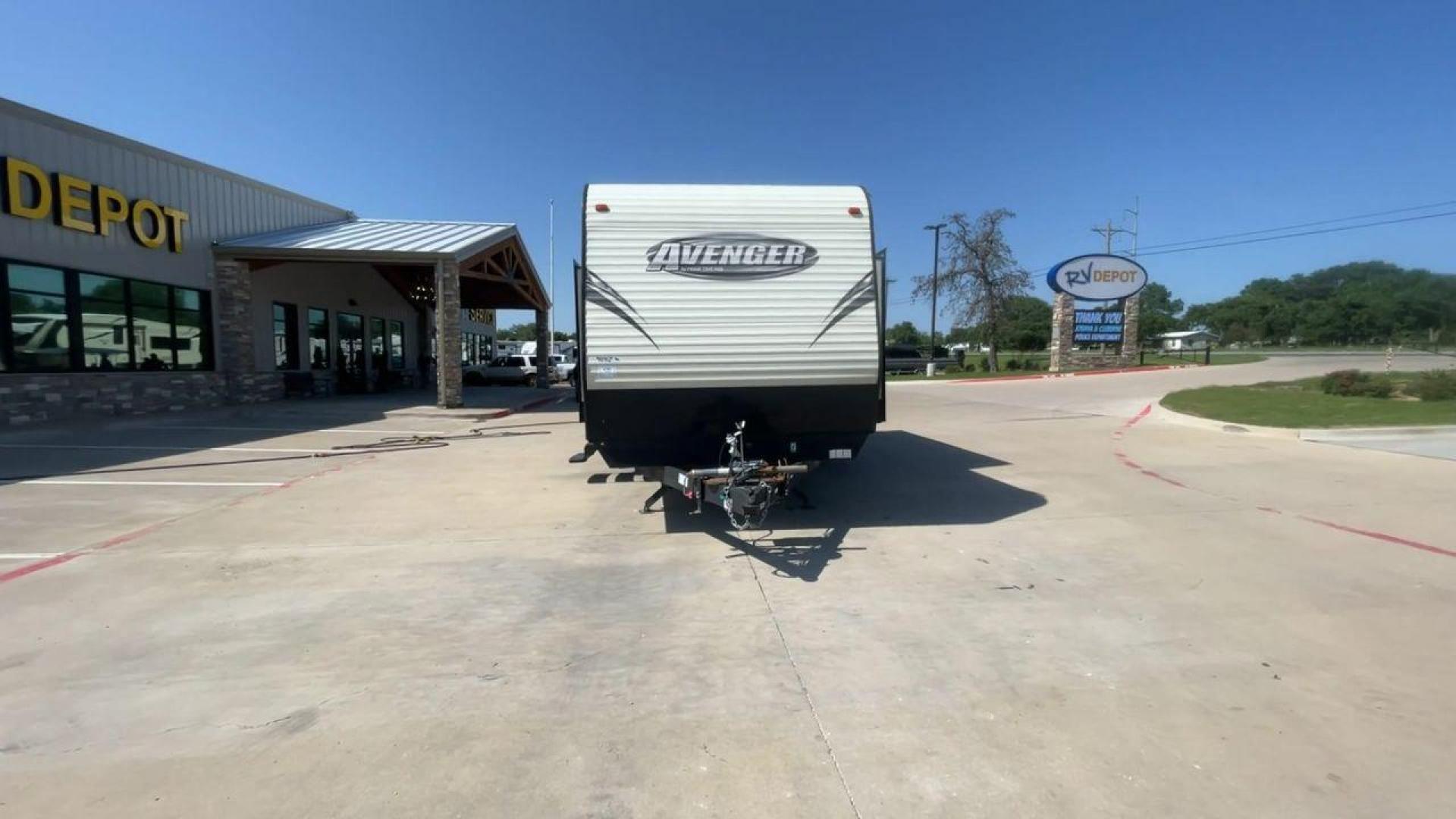 2018 FOREST RIVER AVENGER 34DQB (5ZT2AVZB6JB) , located at 4319 N Main Street, Cleburne, TX, 76033, (817) 221-0660, 32.435829, -97.384178 - Photo#4