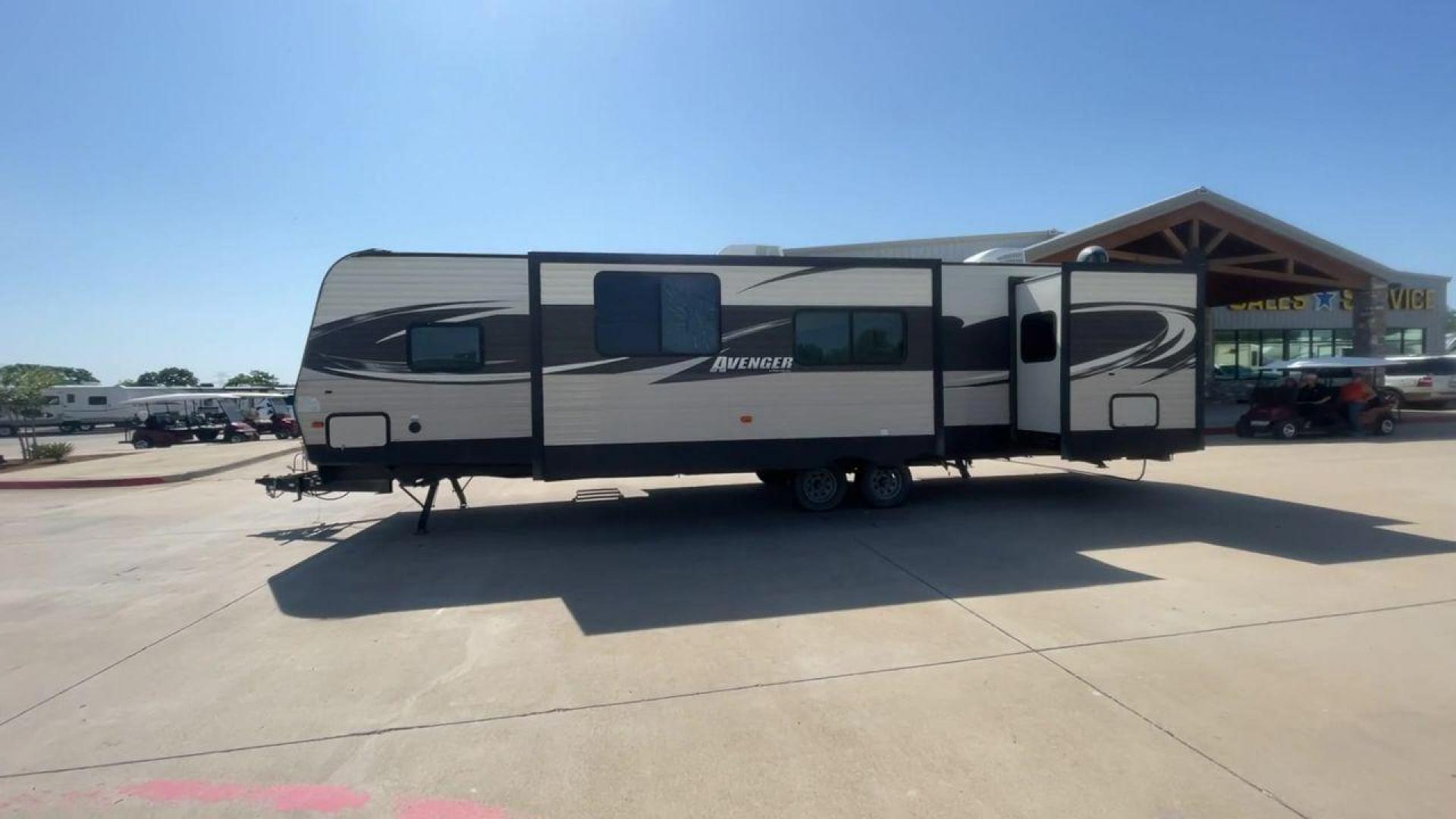 2018 FOREST RIVER AVENGER 34DQB (5ZT2AVZB6JB) , located at 4319 N Main Street, Cleburne, TX, 76033, (817) 221-0660, 32.435829, -97.384178 - Photo#6