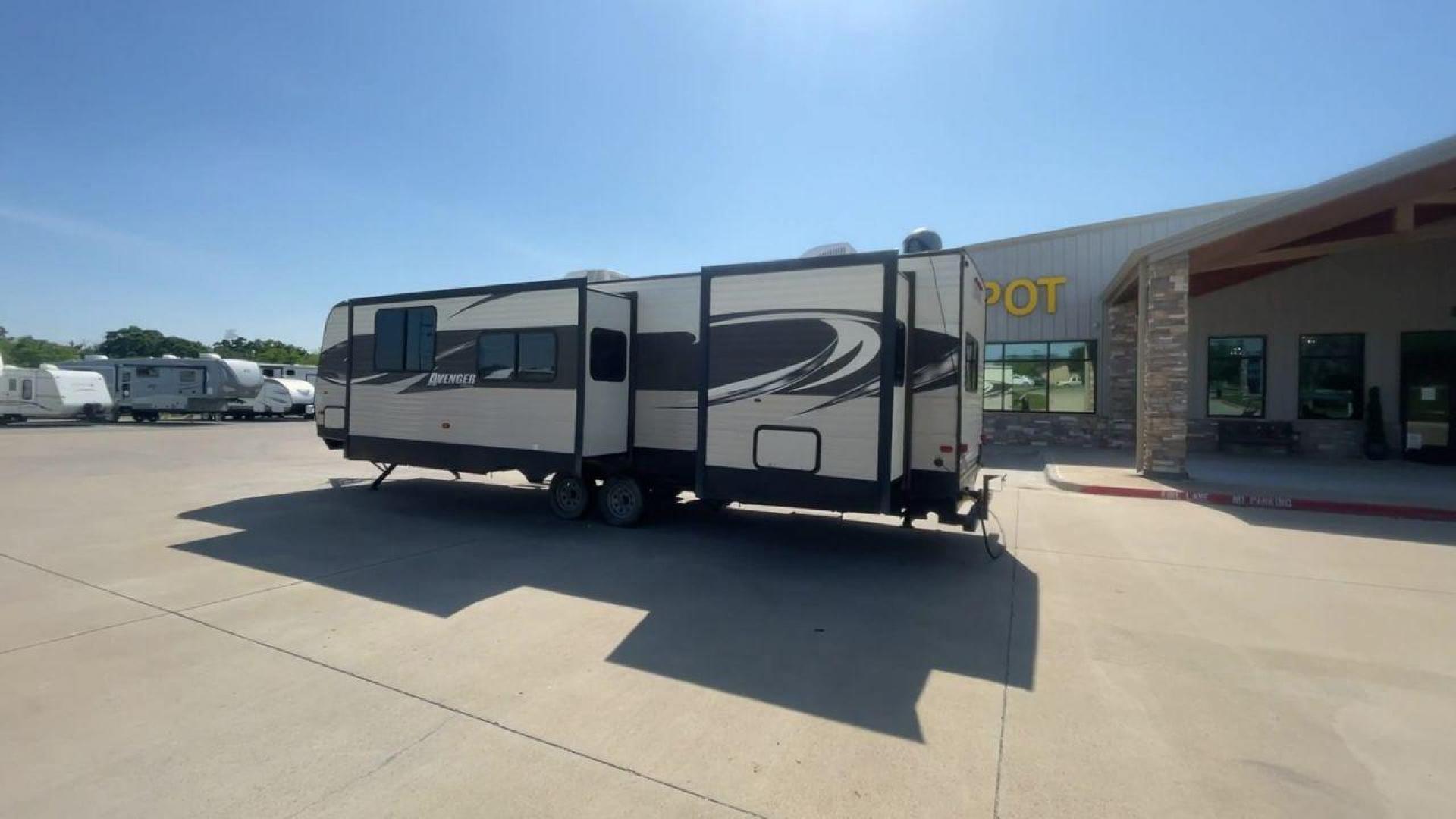 2018 FOREST RIVER AVENGER 34DQB (5ZT2AVZB6JB) , located at 4319 N Main Street, Cleburne, TX, 76033, (817) 221-0660, 32.435829, -97.384178 - Photo#7