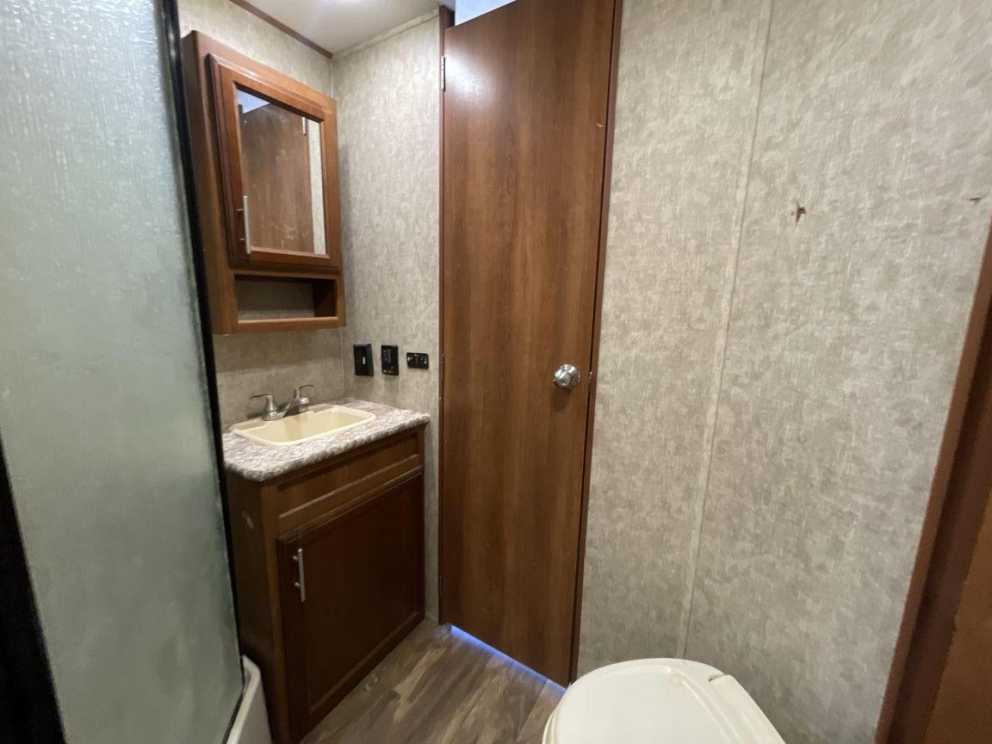 2018 FOREST RIVER AVENGER 34DQB (5ZT2AVZB6JB) , located at 4319 N Main Street, Cleburne, TX, 76033, (817) 221-0660, 32.435829, -97.384178 - Photo#15