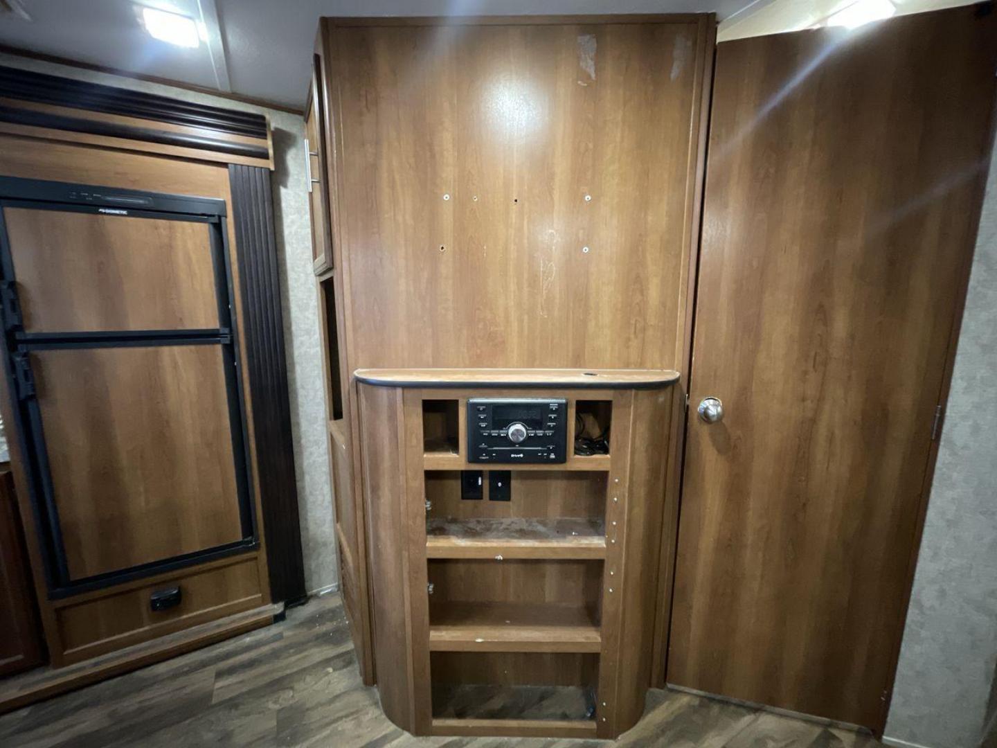 2018 FOREST RIVER AVENGER 34DQB (5ZT2AVZB6JB) , located at 4319 N Main Street, Cleburne, TX, 76033, (817) 221-0660, 32.435829, -97.384178 - Photo#20