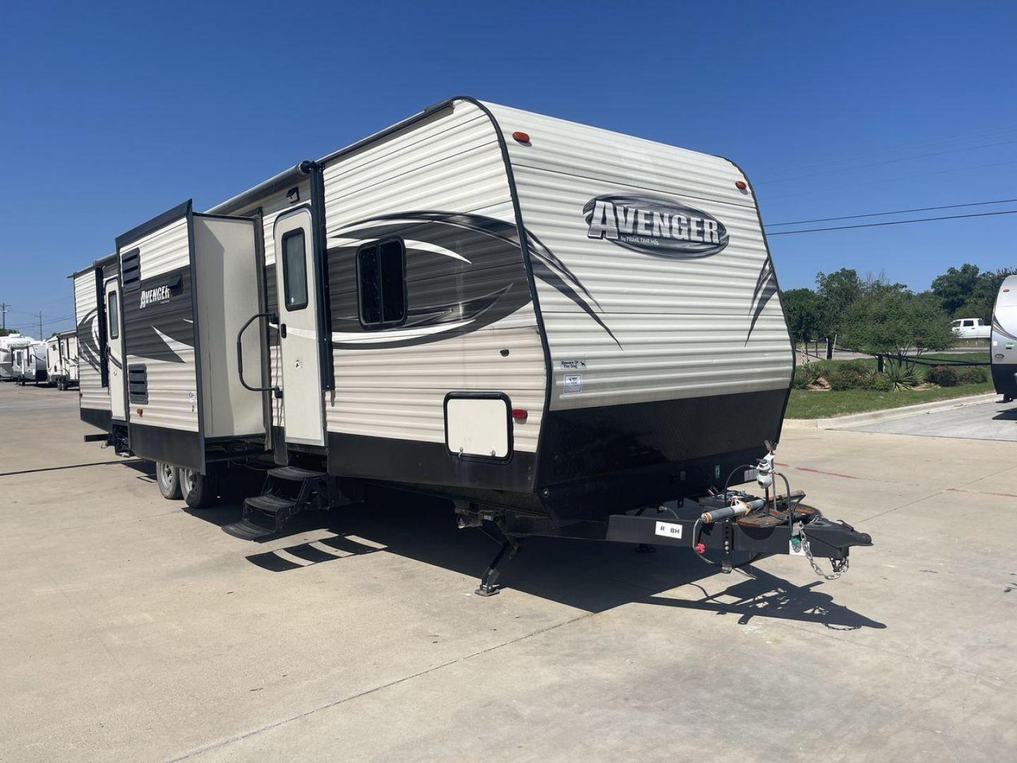 2018 FOREST RIVER AVENGER 34DQB (5ZT2AVZB6JB) , located at 4319 N Main Street, Cleburne, TX, 76033, (817) 221-0660, 32.435829, -97.384178 - Photo#23