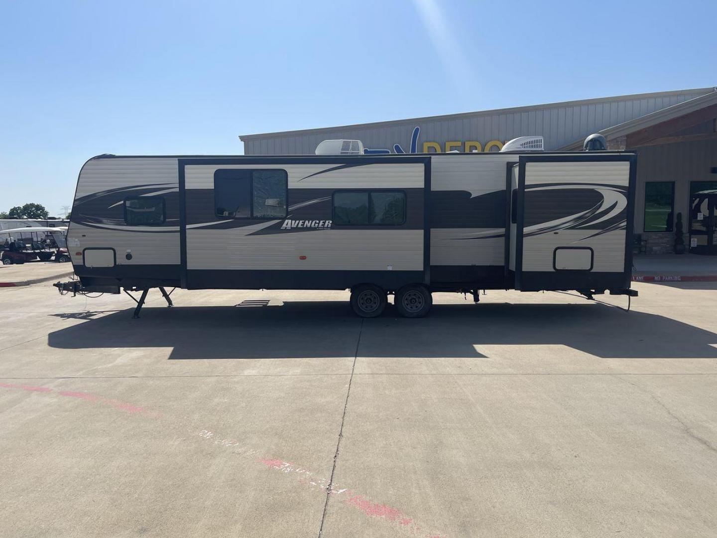 2018 FOREST RIVER AVENGER 34DQB (5ZT2AVZB6JB) , located at 4319 N Main Street, Cleburne, TX, 76033, (817) 221-0660, 32.435829, -97.384178 - Photo#24