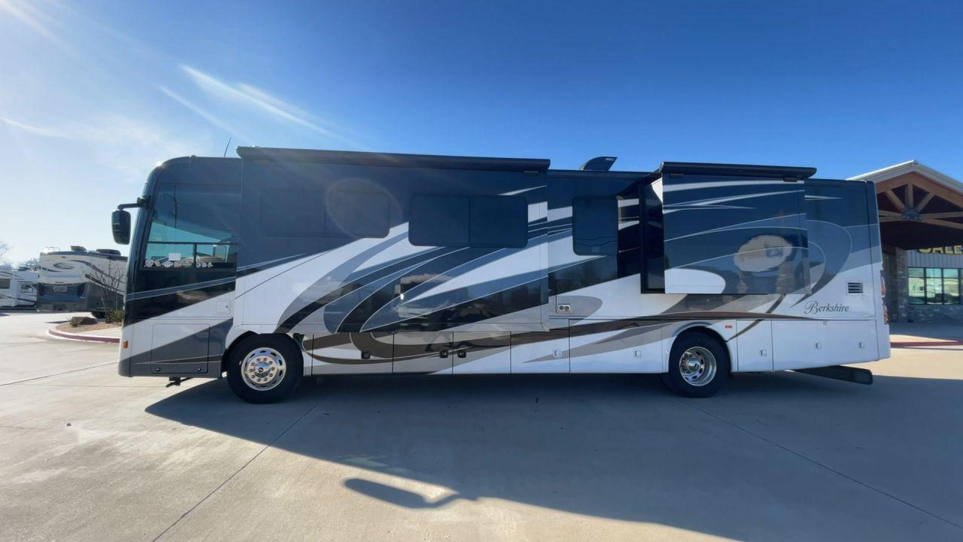 2018 FOREST RIVER BERKSHIRE 39A (4UZACHFC1JC) , Length: 39.5 ft. | Gross Weight: 33,350 lbs. | Slides: 3 transmission, located at 4319 N Main Street, Cleburne, TX, 76033, (817) 221-0660, 32.435829, -97.384178 - The 2018 Forest River Berkshire 39A is a luxury Class A diesel motorhome that combines elegant design with exceptional functionality. It is built for families or couples seeking comfort and style during long journeys or extended stays. This unit comes with dimensions of 39.5 ft in length, 8.33 ft in - Photo#6