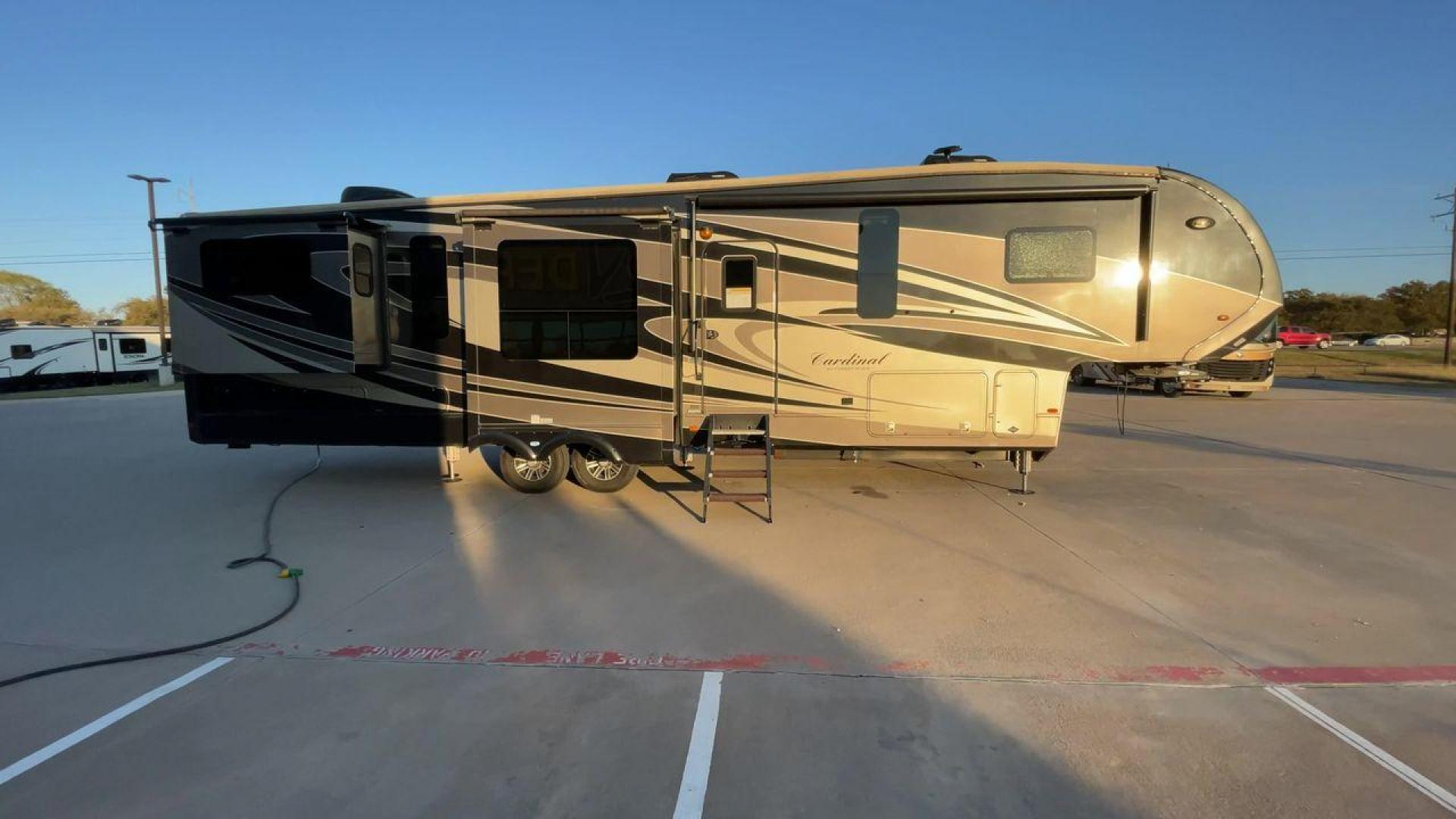 2018 FOREST RIVER CARDINAL 3950TZ (4X4FCAS27JG) , Length: 41.08 ft. | Dry Weight: 14,446 lbs. | Gross Weight: 16,435 lbs. | Slides: 5 transmission, located at 4319 N Main Street, Cleburne, TX, 76033, (817) 221-0660, 32.435829, -97.384178 - The 2018 Forest River Cardinal 3950TZ is a luxurious fifth wheel that combines elegant design with functional living spaces, perfect for extended stays or full-time RV living. With its rear entertainment layout and premium features, this model ensures a comfortable and enjoyable travel experience. T - Photo#2