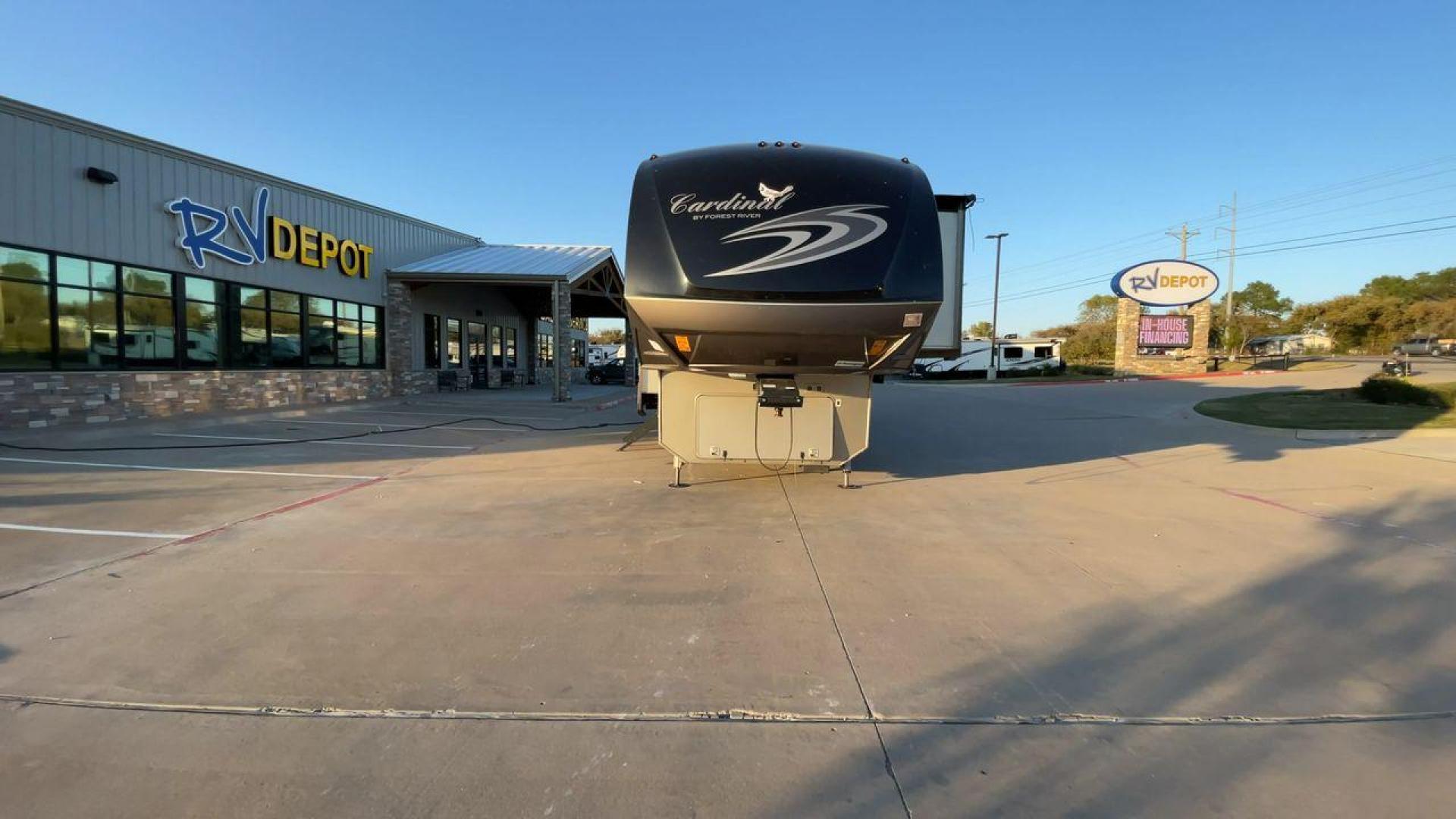 2018 FOREST RIVER CARDINAL 3950TZ (4X4FCAS27JG) , Length: 41.08 ft. | Dry Weight: 14,446 lbs. | Gross Weight: 16,435 lbs. | Slides: 5 transmission, located at 4319 N Main Street, Cleburne, TX, 76033, (817) 221-0660, 32.435829, -97.384178 - The 2018 Forest River Cardinal 3950TZ is a luxurious fifth wheel that combines elegant design with functional living spaces, perfect for extended stays or full-time RV living. With its rear entertainment layout and premium features, this model ensures a comfortable and enjoyable travel experience. T - Photo#4