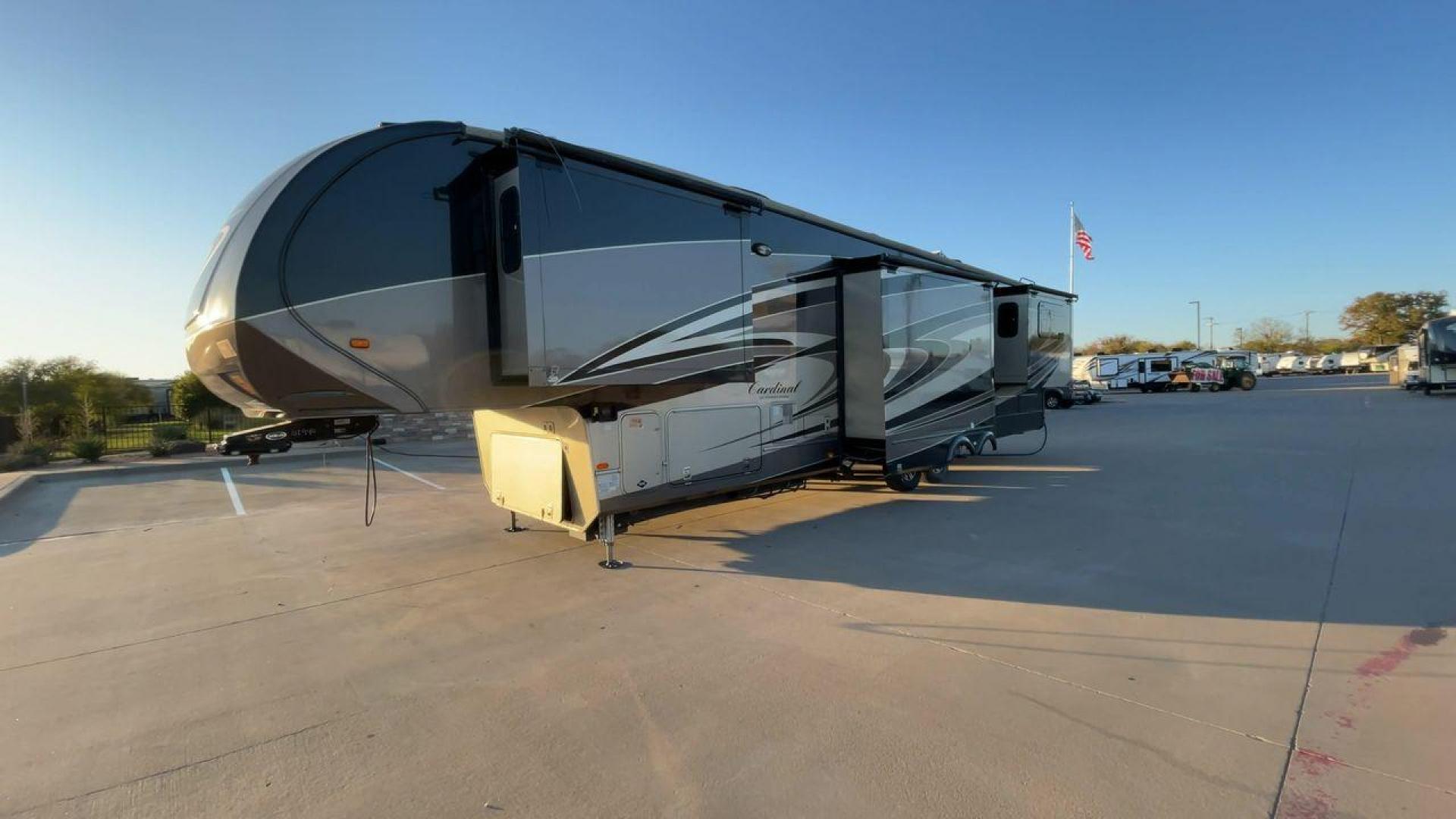 2018 FOREST RIVER CARDINAL 3950TZ (4X4FCAS27JG) , Length: 41.08 ft. | Dry Weight: 14,446 lbs. | Gross Weight: 16,435 lbs. | Slides: 5 transmission, located at 4319 N Main Street, Cleburne, TX, 76033, (817) 221-0660, 32.435829, -97.384178 - The 2018 Forest River Cardinal 3950TZ is a luxurious fifth wheel that combines elegant design with functional living spaces, perfect for extended stays or full-time RV living. With its rear entertainment layout and premium features, this model ensures a comfortable and enjoyable travel experience. T - Photo#5