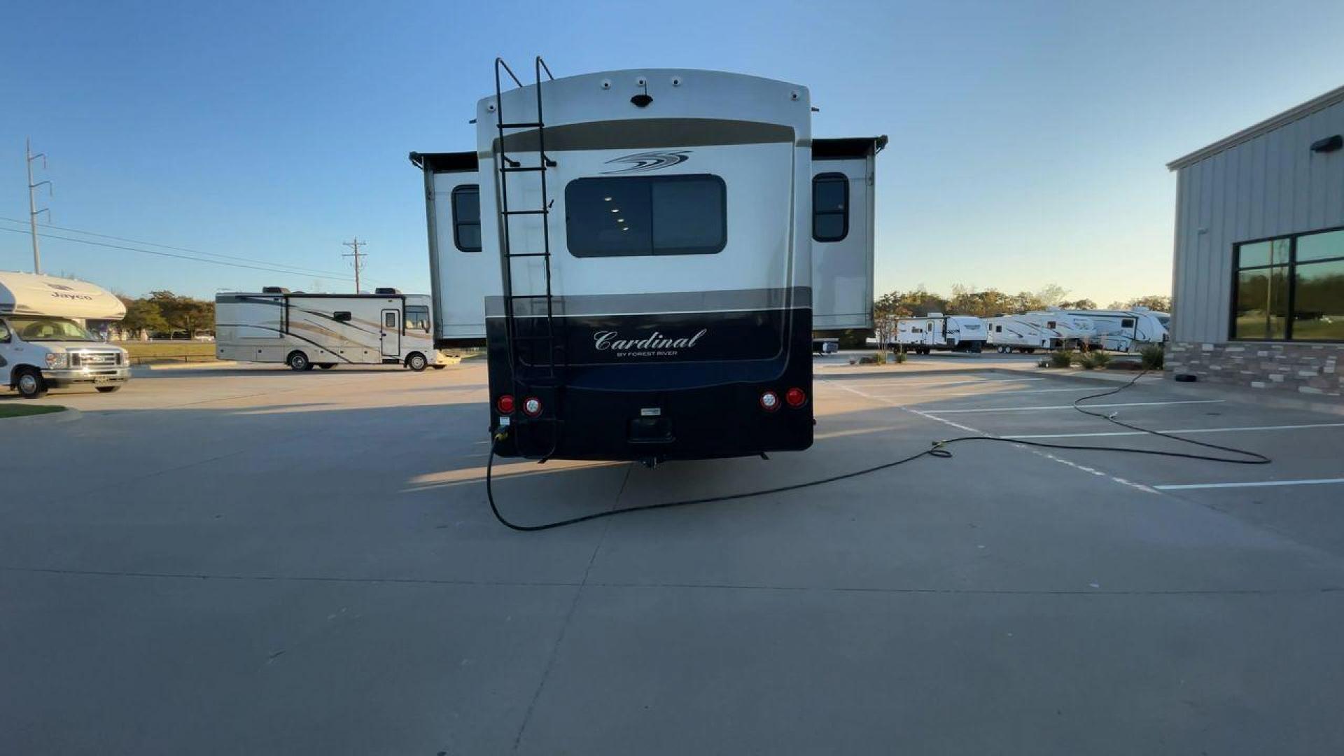 2018 FOREST RIVER CARDINAL 3950TZ (4X4FCAS27JG) , Length: 41.08 ft. | Dry Weight: 14,446 lbs. | Gross Weight: 16,435 lbs. | Slides: 5 transmission, located at 4319 N Main Street, Cleburne, TX, 76033, (817) 221-0660, 32.435829, -97.384178 - The 2018 Forest River Cardinal 3950TZ is a luxurious fifth wheel that combines elegant design with functional living spaces, perfect for extended stays or full-time RV living. With its rear entertainment layout and premium features, this model ensures a comfortable and enjoyable travel experience. T - Photo#8