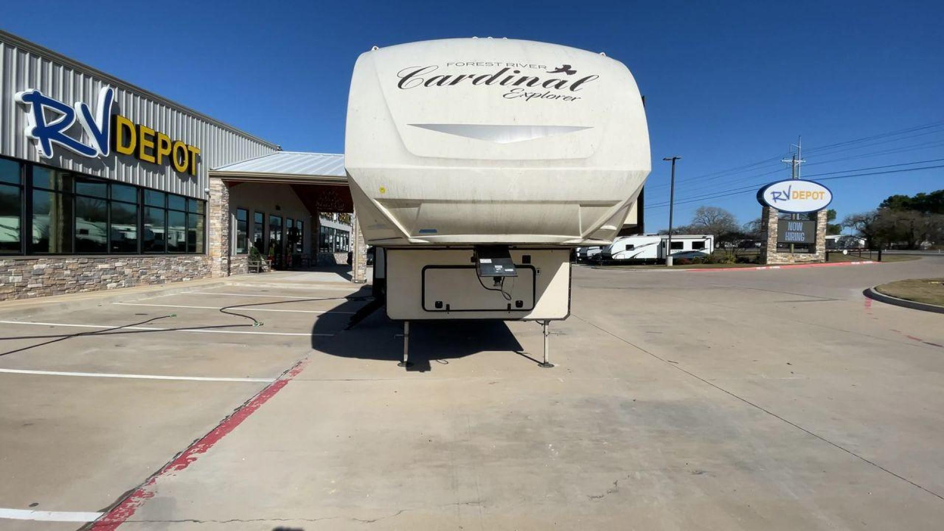 2018 TAN FOREST RIVER CARDINAL EXPLORER 38 (4X4FCAP2XJG) , Length: 42.08 ft. | Dry Weight: 13,289 lbs. | Gross Weight: 16,514 lbs. | Slides: 4 transmission, located at 4319 N Main Street, Cleburne, TX, 76033, (817) 221-0660, 32.435829, -97.384178 - This 2018 Forest River Cardinal Explorer 383BH fifth wheel measures just over 37' in length. It is a dual axle, aluminum wheel setup with a dry weight of 13,289 lbs and has a carrying capacity of 3,225 lbs. This fifth wheel has four slides. The rear of the fifth wheel holds the first bedroom and - Photo#4