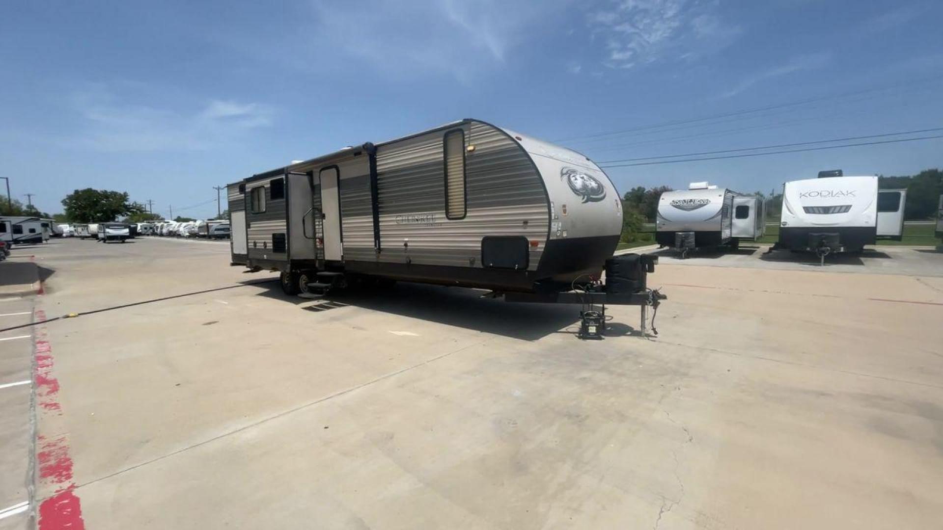 2018 FOREST RIVER CHEROKEE 304BH (4X4TCKF29JX) , located at 4319 N Main Street, Cleburne, TX, 76033, (817) 221-0660, 32.435829, -97.384178 - Photo#3