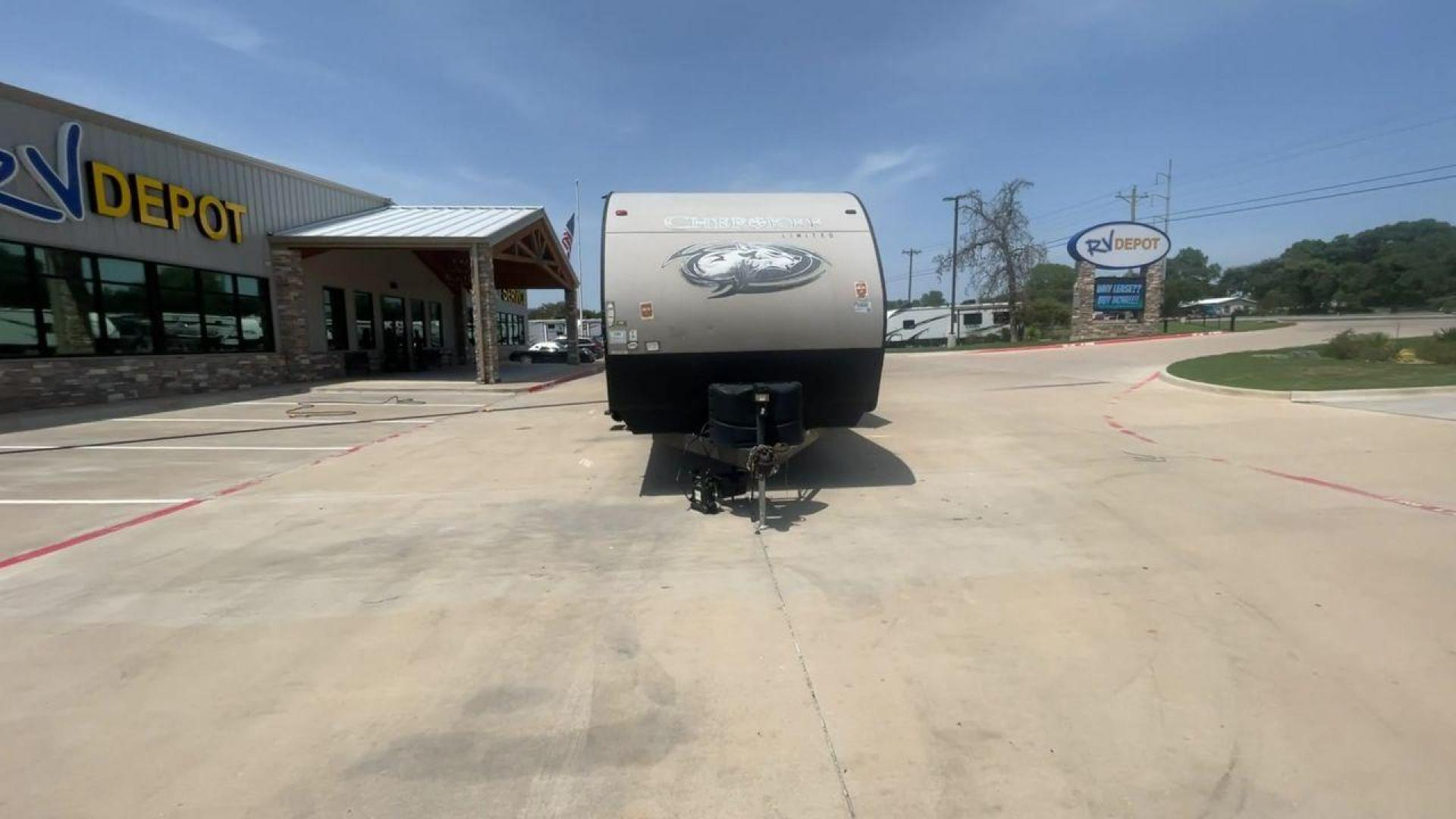 2018 FOREST RIVER CHEROKEE 304BH (4X4TCKF29JX) , located at 4319 N Main Street, Cleburne, TX, 76033, (817) 221-0660, 32.435829, -97.384178 - Photo#4