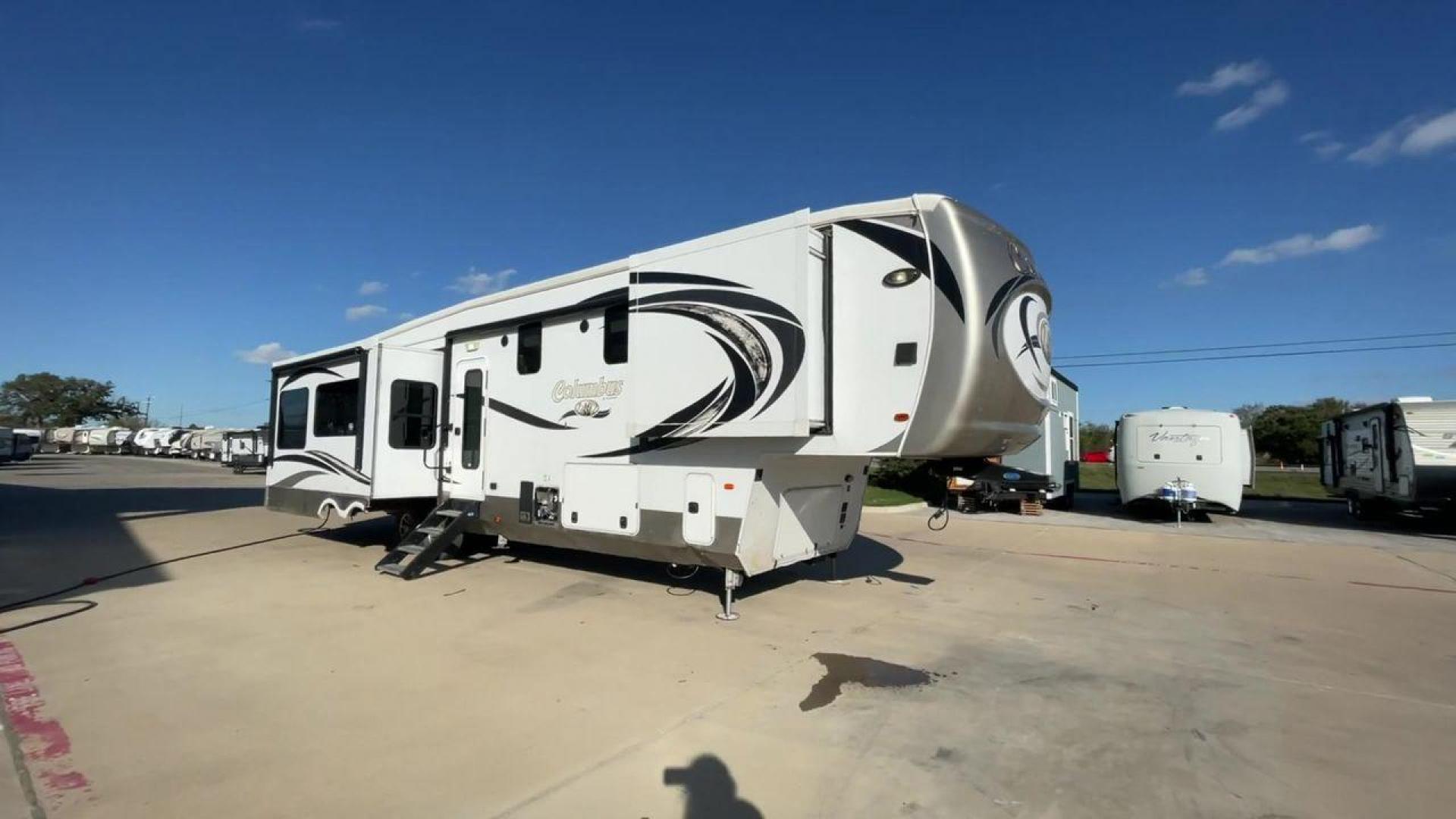 2018 TAN FOREST RIVER COLUNMBUS 383FB (4X4FCMP27J6) , Length: 42.08 ft. | Dry Weight: 13,164 lbs. | Gross Weight: 16,164 lbs. | Slides: 4 transmission, located at 4319 N Main Street, Cleburne, TX, 76033, (817) 221-0660, 32.435829, -97.384178 - The 2018 Palomino Columbus 383FB is a luxurious fifth wheel designed to redefine your camping experience with its opulent features and thoughtful layout. This remarkable model boasts a length of 42.08 feet and a dry weight of 13,164 lbs. These specs alone ensure a spacious and stable platform for yo - Photo#3