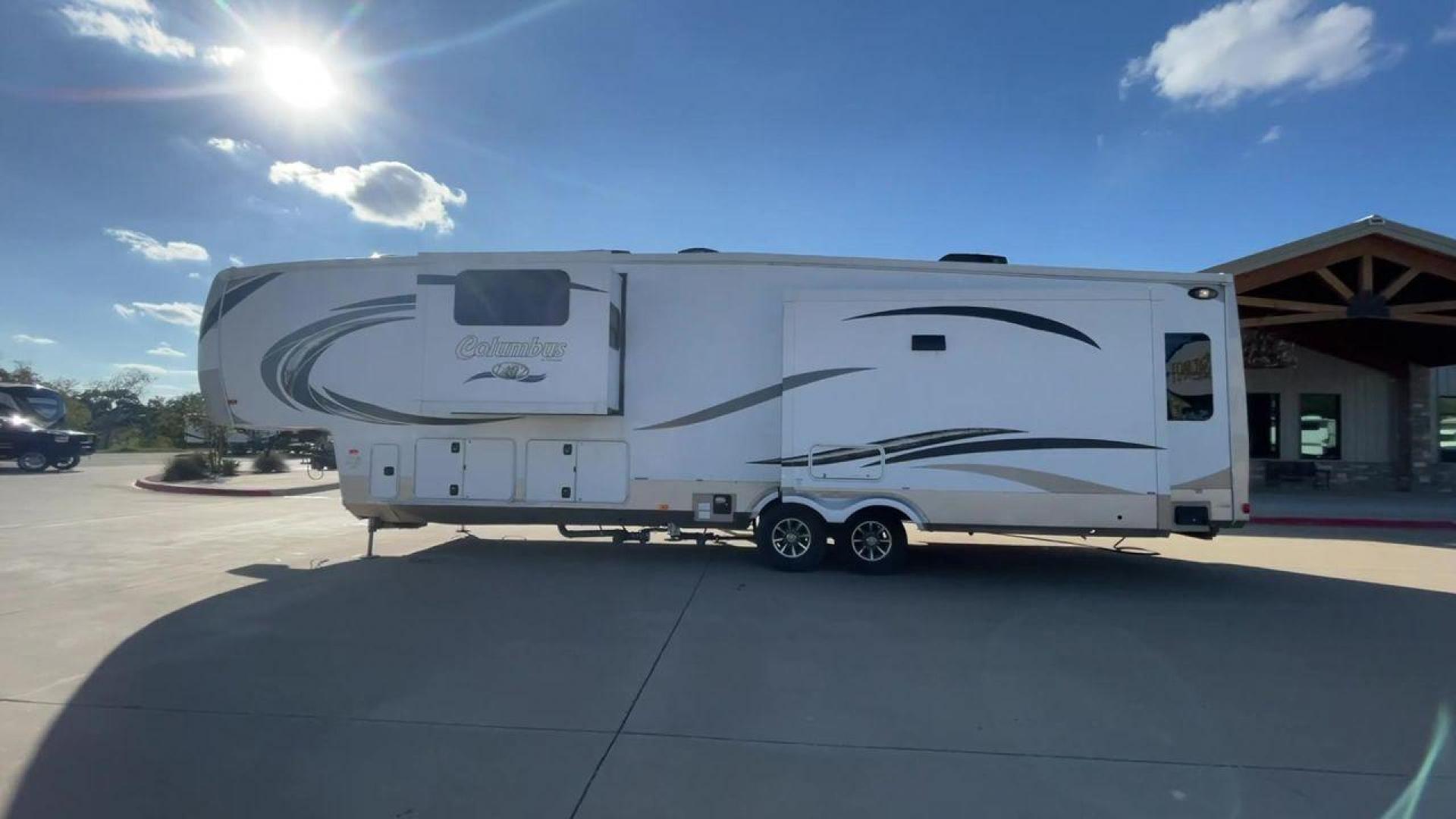 2018 TAN FOREST RIVER COLUNMBUS 383FB (4X4FCMP27J6) , Length: 42.08 ft. | Dry Weight: 13,164 lbs. | Gross Weight: 16,164 lbs. | Slides: 4 transmission, located at 4319 N Main Street, Cleburne, TX, 76033, (817) 221-0660, 32.435829, -97.384178 - The 2018 Palomino Columbus 383FB is a luxurious fifth wheel designed to redefine your camping experience with its opulent features and thoughtful layout. This remarkable model boasts a length of 42.08 feet and a dry weight of 13,164 lbs. These specs alone ensure a spacious and stable platform for yo - Photo#6