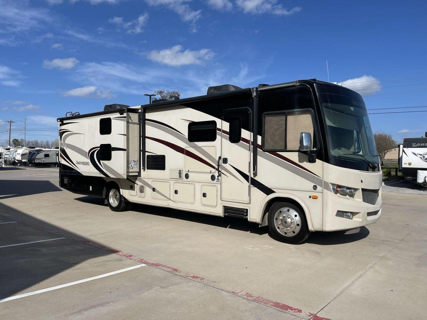 2019 /Brown FOREST RIVER GEORGETOWN 36B5 (1F66F5DYXJ0) , Length: 37.92 ft. | GVWR: 22,000 lbs. | Engine: Triton / V10 | Slides: 3 transmission, located at 4319 N Main Street, Cleburne, TX, 76033, (817) 221-0660, 32.435829, -97.384178 - Photo#23