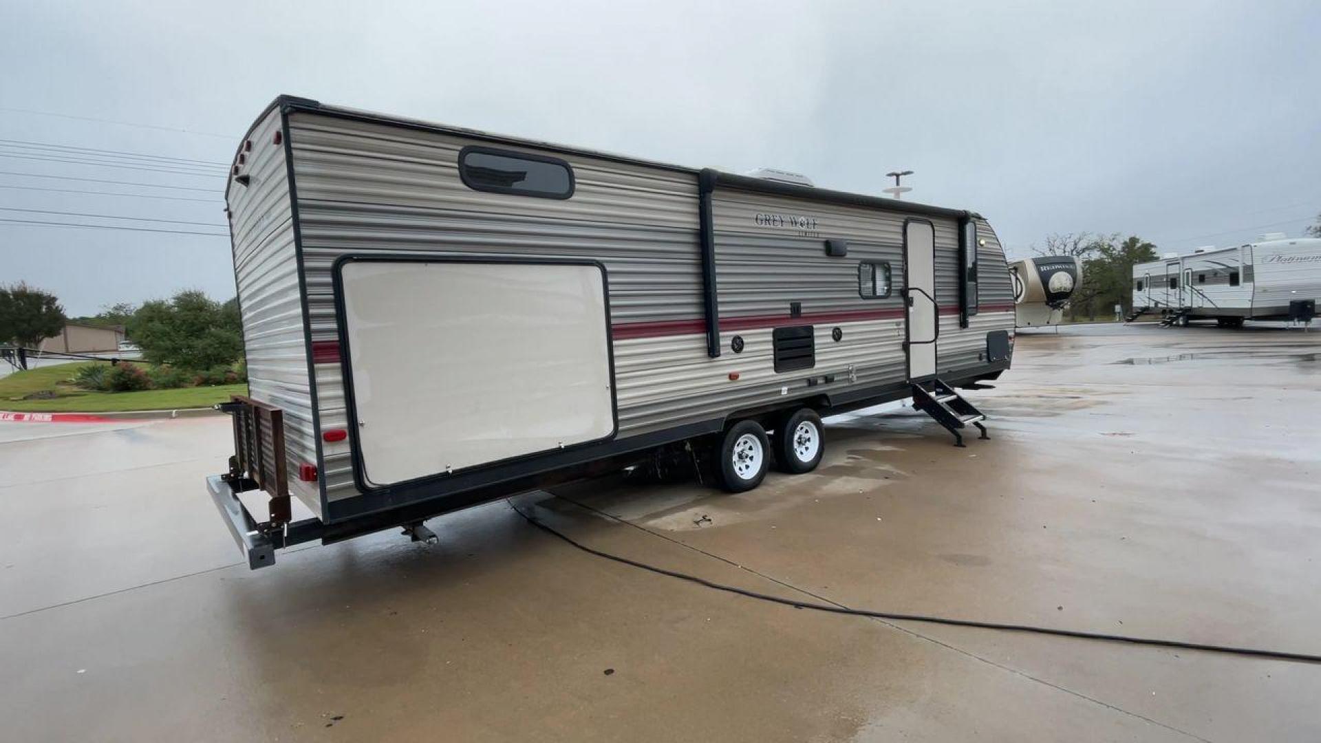 2018 FOREST RIVER GREY WOLF 29BH (4X4TCKE28JX) , Length: 33.92 ft. | Dry Weight: 6,314 lbs. | Gross Weight: 7,650 lbs. | Slides: 1 transmission, located at 4319 N Main Street, Cleburne, TX, 76033, (817) 221-0660, 32.435829, -97.384178 - Photo#1