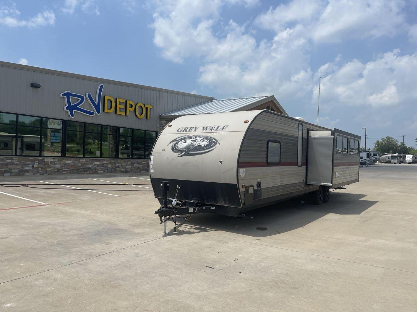 2018 TAN FOREST RIVER GREY WOLF 29TE (4X4TCKE25JX) , Length: 33.33 ft | Dry Weight: 5,960 lbs | Gross Weight: 7,934 lbs | Slides: 1 transmission, located at 4319 N Main Street, Cleburne, TX, 76033, (817) 221-0660, 32.435829, -97.384178 - In the 2019 Forest River Grey Wolf 29TE Travel Trailer, you can enjoy the best of both comfort and excitement. This trailer will help you have the best vacations and adventures, whether you're hitting the open road or exploring your favorite campsite. The Grey Wolf is 33.33 feet long and weighs 5,96 - Photo#0