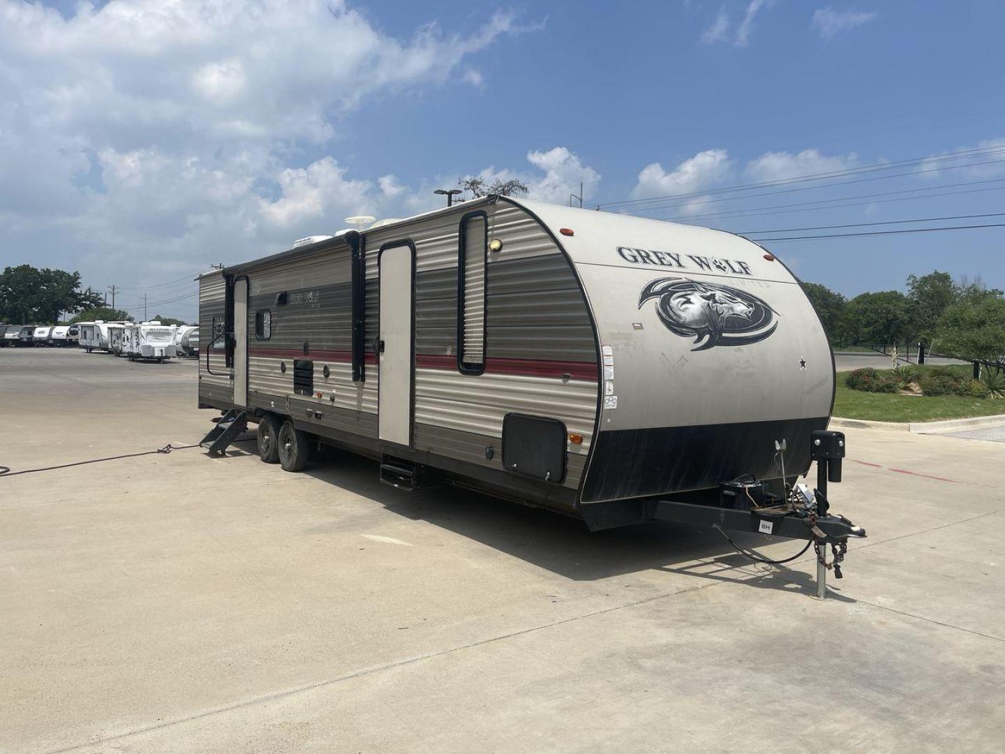 2018 TAN FOREST RIVER GREY WOLF 29TE (4X4TCKE25JX) , Length: 33.33 ft | Dry Weight: 5,960 lbs | Gross Weight: 7,934 lbs | Slides: 1 transmission, located at 4319 N Main Street, Cleburne, TX, 76033, (817) 221-0660, 32.435829, -97.384178 - In the 2019 Forest River Grey Wolf 29TE Travel Trailer, you can enjoy the best of both comfort and excitement. This trailer will help you have the best vacations and adventures, whether you're hitting the open road or exploring your favorite campsite. The Grey Wolf is 33.33 feet long and weighs 5,96 - Photo#23