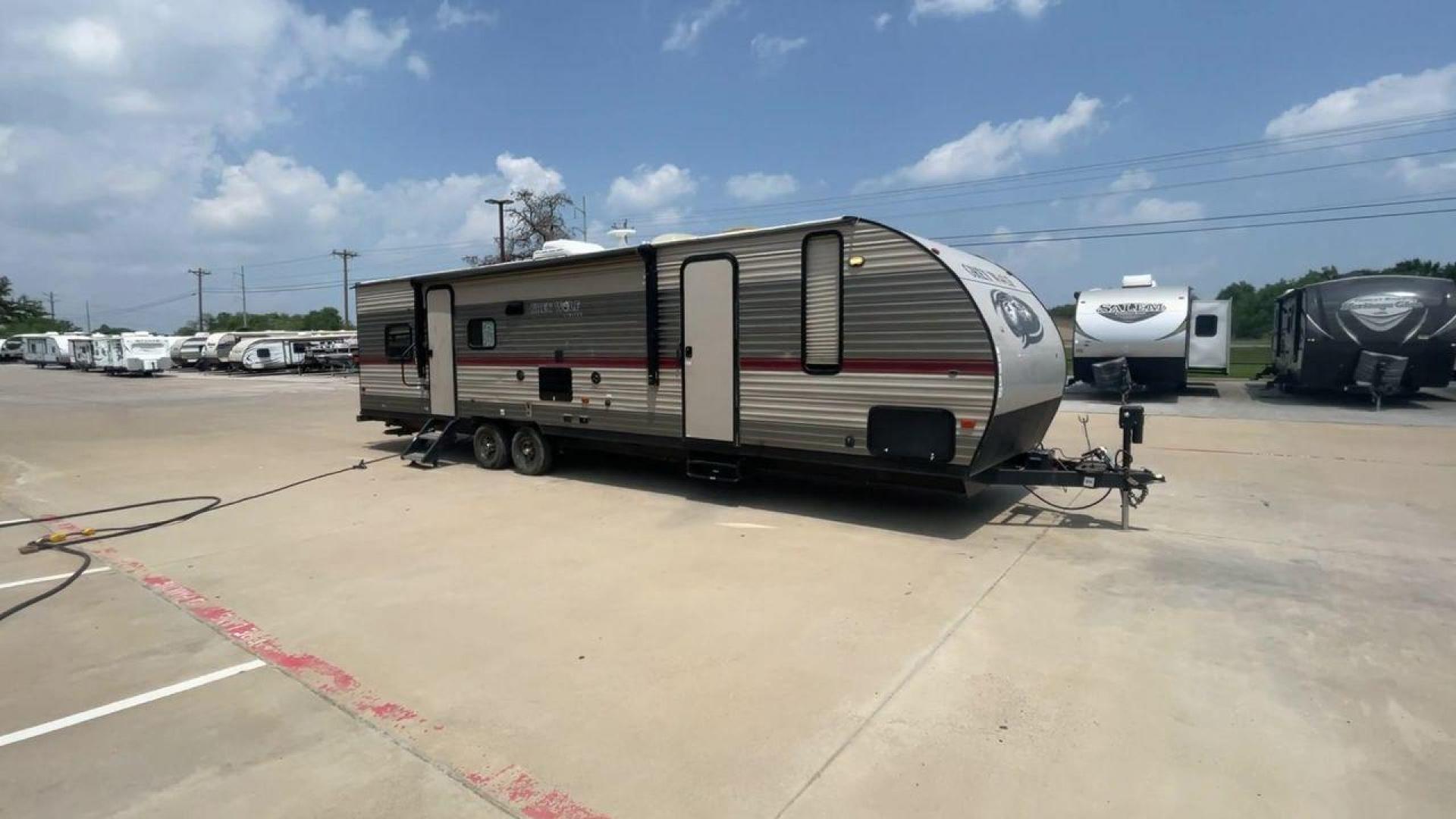 2018 TAN FOREST RIVER GREY WOLF 29TE (4X4TCKE25JX) , Length: 33.33 ft | Dry Weight: 5,960 lbs | Gross Weight: 7,934 lbs | Slides: 1 transmission, located at 4319 N Main Street, Cleburne, TX, 76033, (817) 221-0660, 32.435829, -97.384178 - In the 2019 Forest River Grey Wolf 29TE Travel Trailer, you can enjoy the best of both comfort and excitement. This trailer will help you have the best vacations and adventures, whether you're hitting the open road or exploring your favorite campsite. The Grey Wolf is 33.33 feet long and weighs 5,96 - Photo#3