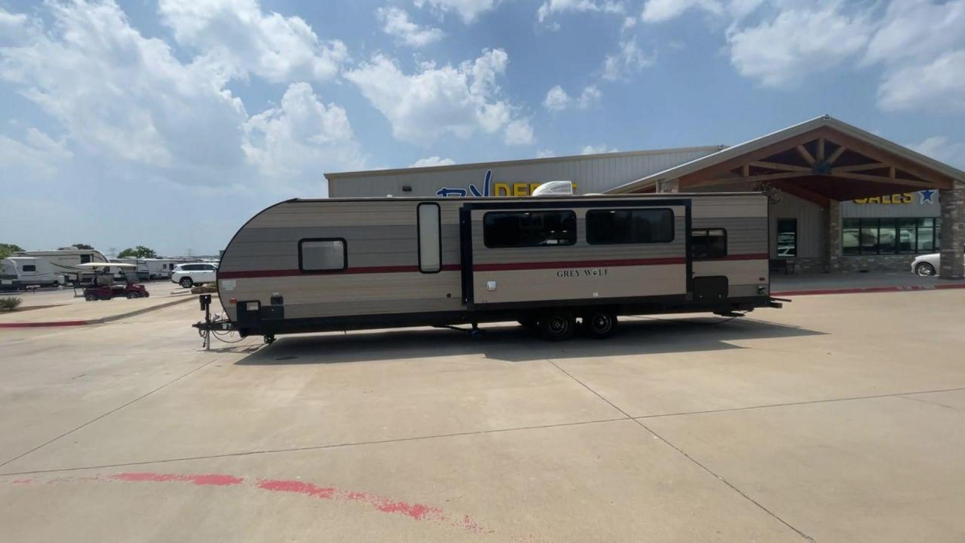 2018 TAN FOREST RIVER GREY WOLF 29TE (4X4TCKE25JX) , Length: 33.33 ft | Dry Weight: 5,960 lbs | Gross Weight: 7,934 lbs | Slides: 1 transmission, located at 4319 N Main Street, Cleburne, TX, 76033, (817) 221-0660, 32.435829, -97.384178 - In the 2019 Forest River Grey Wolf 29TE Travel Trailer, you can enjoy the best of both comfort and excitement. This trailer will help you have the best vacations and adventures, whether you're hitting the open road or exploring your favorite campsite. The Grey Wolf is 33.33 feet long and weighs 5,96 - Photo#6