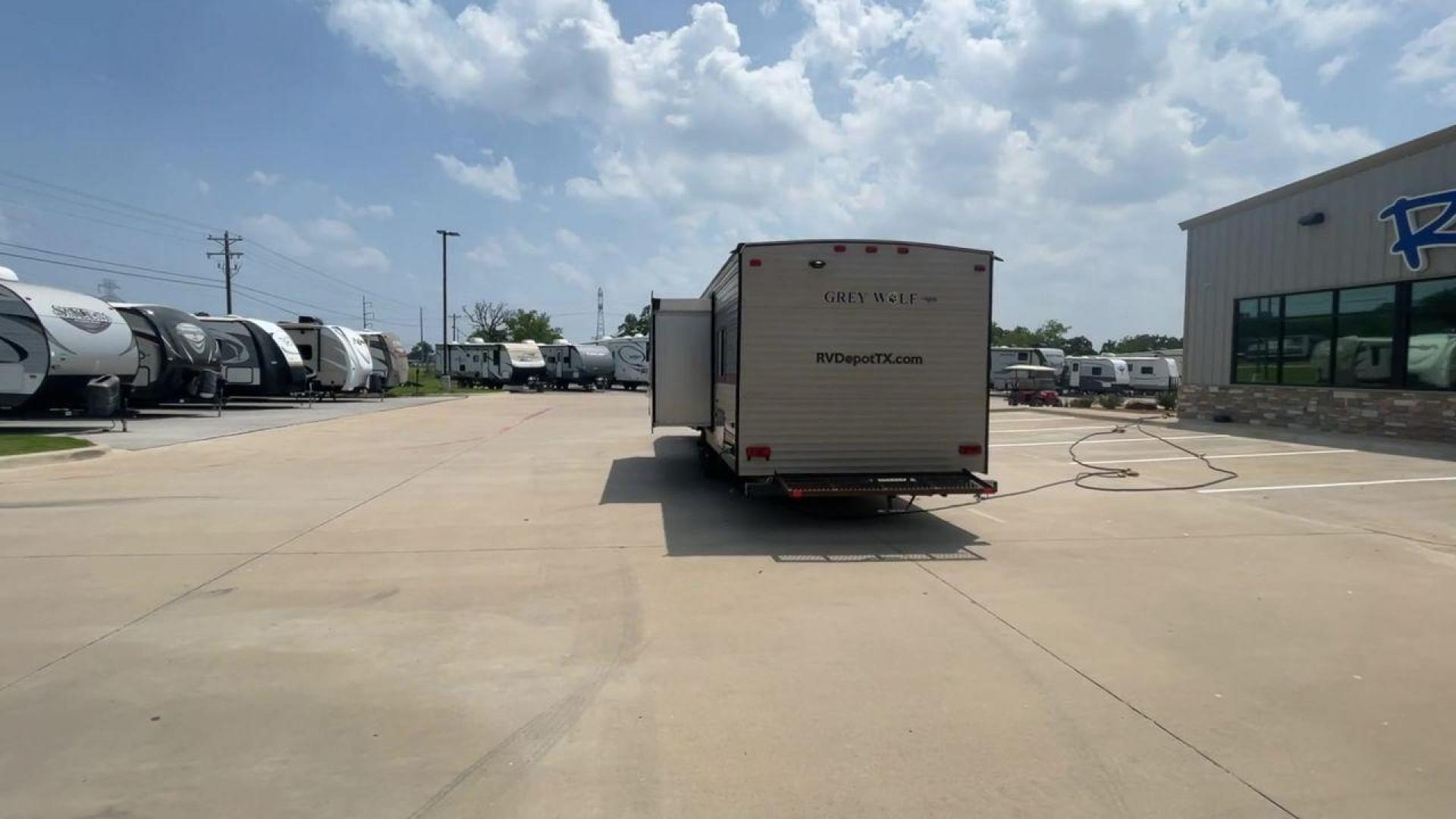 2018 TAN FOREST RIVER GREY WOLF 29TE (4X4TCKE25JX) , Length: 33.33 ft | Dry Weight: 5,960 lbs | Gross Weight: 7,934 lbs | Slides: 1 transmission, located at 4319 N Main Street, Cleburne, TX, 76033, (817) 221-0660, 32.435829, -97.384178 - In the 2019 Forest River Grey Wolf 29TE Travel Trailer, you can enjoy the best of both comfort and excitement. This trailer will help you have the best vacations and adventures, whether you're hitting the open road or exploring your favorite campsite. The Grey Wolf is 33.33 feet long and weighs 5,96 - Photo#8