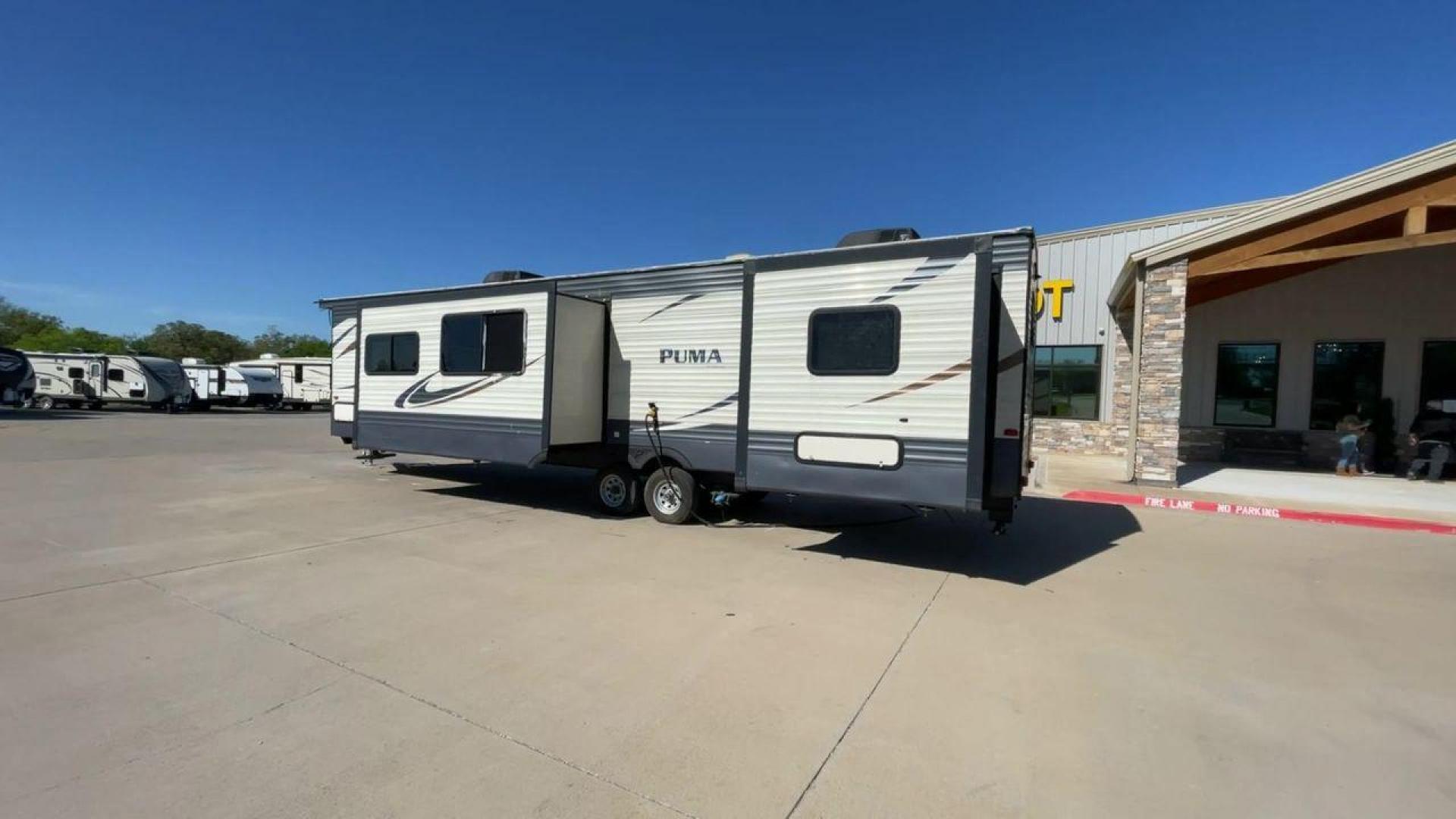 2018 FOREST RIVER PUMA 39PBS (4X4TPUR20JP) , located at 4319 N Main Street, Cleburne, TX, 76033, (817) 221-0660, 32.435829, -97.384178 - Photo#7