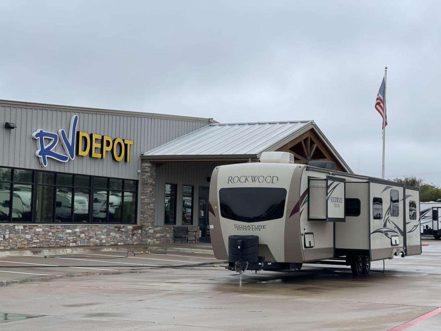 2018 FOREST RIVER ROCKWOOD 8311WS (4X4TRLG2XJ1) , Length: 34.75 ft. | Dry Weight: 8,386 lbs. | Slides: 3 transmission, located at 4319 N Main Street, Cleburne, TX, 76033, (817) 221-0660, 32.435829, -97.384178 - Photo#0