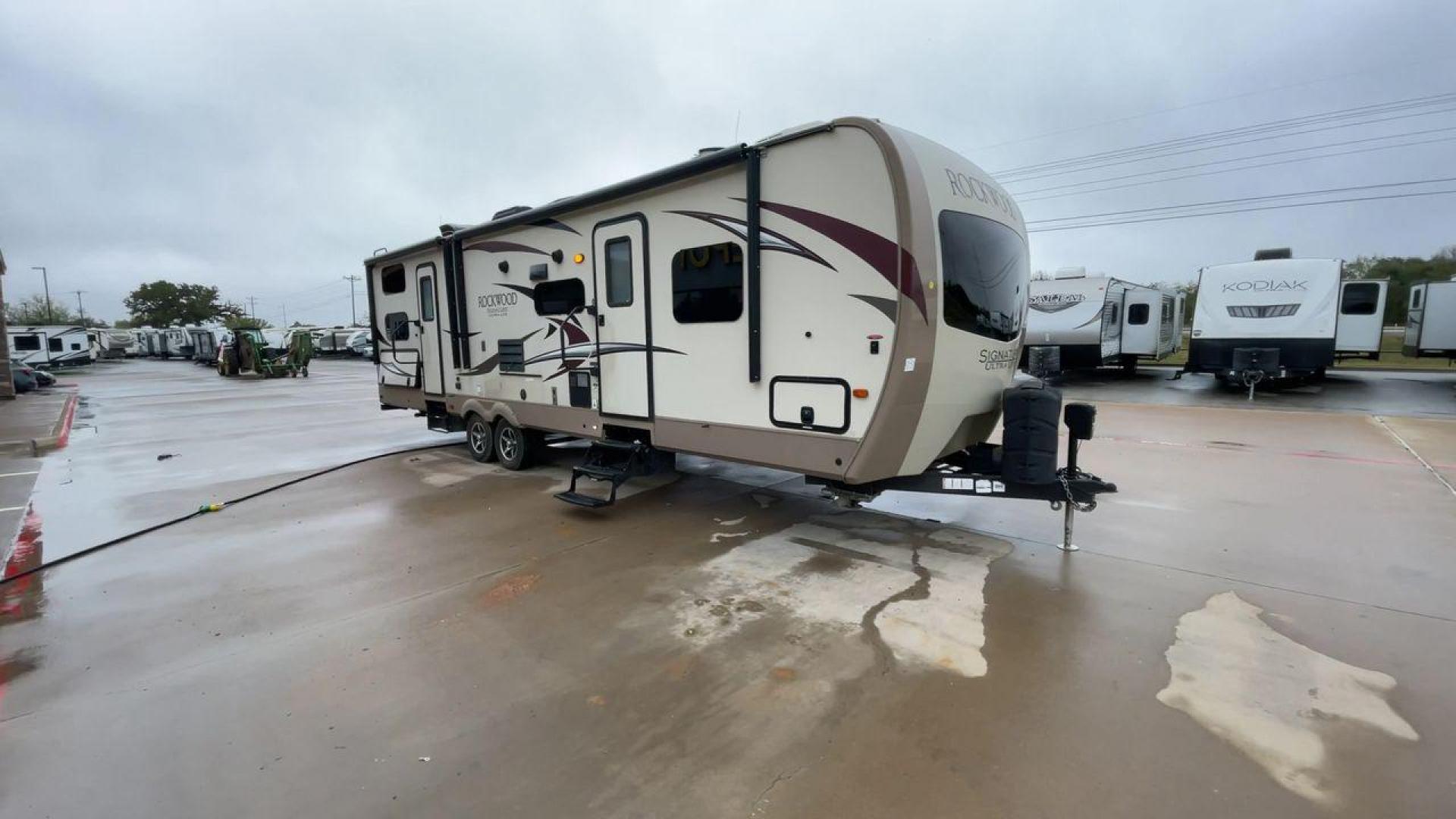 2018 FOREST RIVER ROCKWOOD 8311WS (4X4TRLG2XJ1) , Length: 34.75 ft. | Dry Weight: 8,386 lbs. | Slides: 3 transmission, located at 4319 N Main Street, Cleburne, TX, 76033, (817) 221-0660, 32.435829, -97.384178 - Photo#3