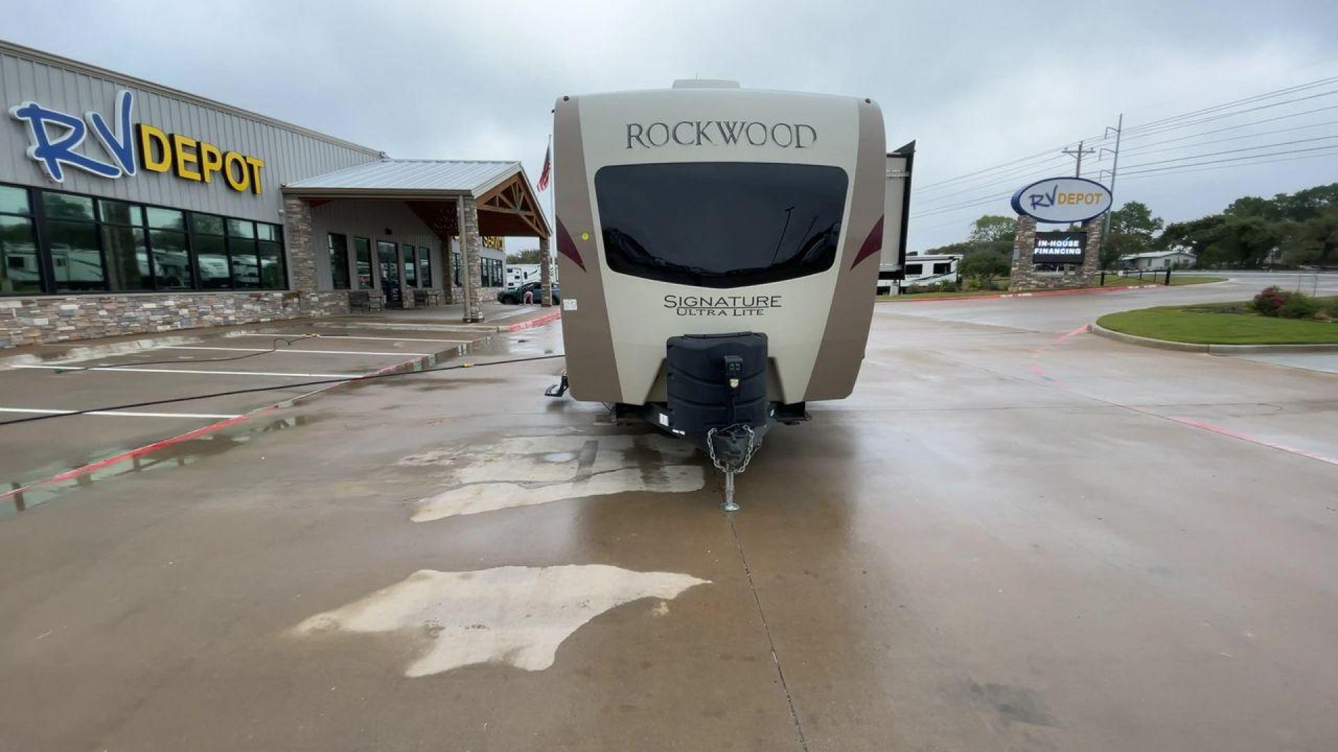 2018 FOREST RIVER ROCKWOOD 8311WS (4X4TRLG2XJ1) , Length: 34.75 ft. | Dry Weight: 8,386 lbs. | Slides: 3 transmission, located at 4319 N Main Street, Cleburne, TX, 76033, (817) 221-0660, 32.435829, -97.384178 - Photo#4