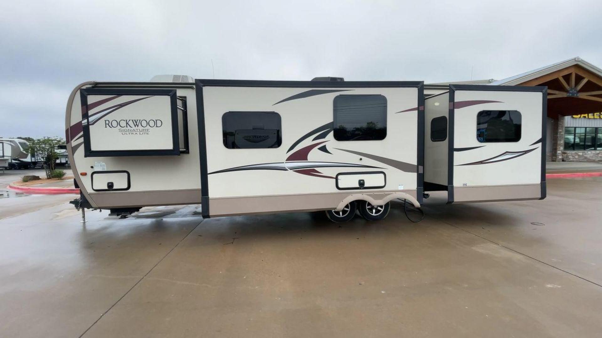 2018 FOREST RIVER ROCKWOOD 8311WS (4X4TRLG2XJ1) , Length: 34.75 ft. | Dry Weight: 8,386 lbs. | Slides: 3 transmission, located at 4319 N Main Street, Cleburne, TX, 76033, (817) 221-0660, 32.435829, -97.384178 - Photo#6