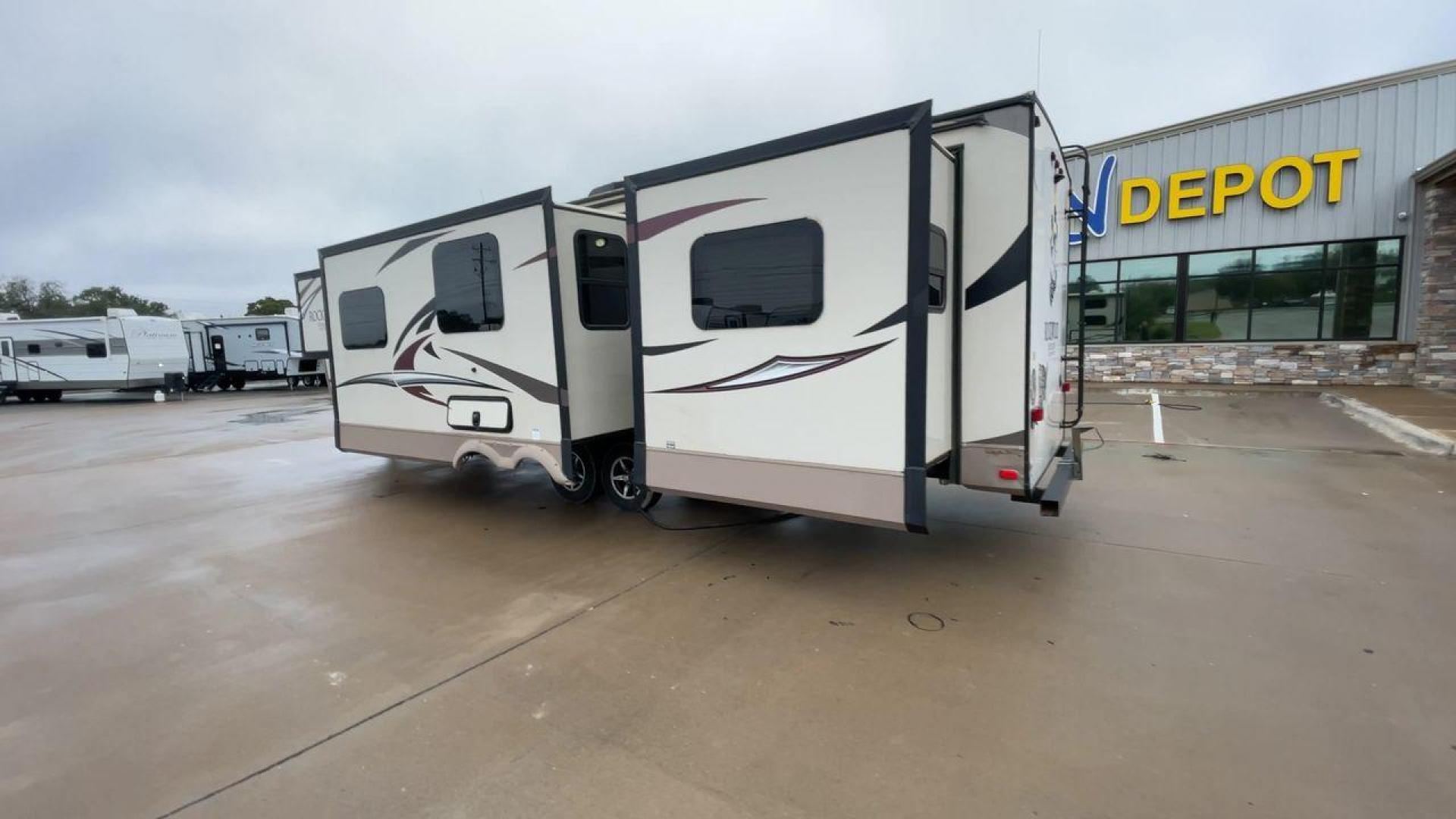 2018 FOREST RIVER ROCKWOOD 8311WS (4X4TRLG2XJ1) , Length: 34.75 ft. | Dry Weight: 8,386 lbs. | Slides: 3 transmission, located at 4319 N Main Street, Cleburne, TX, 76033, (817) 221-0660, 32.435829, -97.384178 - Photo#7