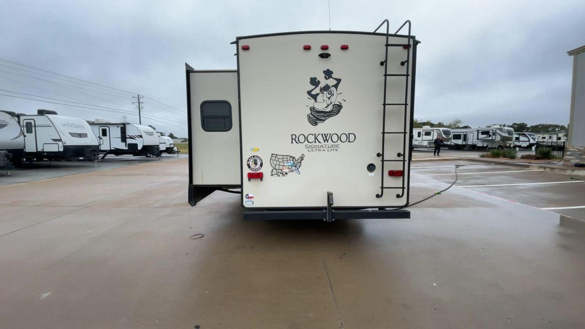 2018 FOREST RIVER ROCKWOOD 8311WS (4X4TRLG2XJ1) , Length: 34.75 ft. | Dry Weight: 8,386 lbs. | Slides: 3 transmission, located at 4319 N Main Street, Cleburne, TX, 76033, (817) 221-0660, 32.435829, -97.384178 - Photo#8