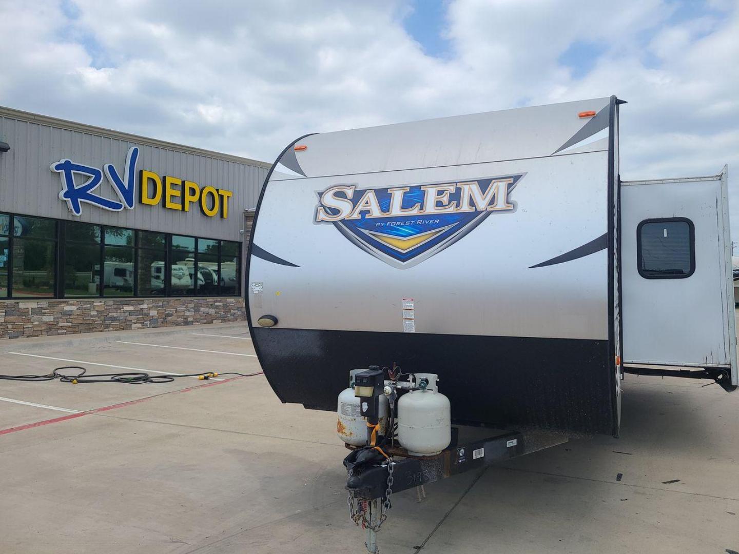 2018 FOREST RIVER SALEM 27DBUD (4X4TSMC28JA) , Length: 29.5 ft. | Dry Weight: 6,223 lbs. | Slides: 1 transmission, located at 4319 N Main Street, Cleburne, TX, 76033, (817) 221-0660, 32.435829, -97.384178 - The 2018 Forest River Salem 27DBUD travel trailer is the perfect way for your family to go on amazing trips. This well thought-out RV is the best option for families looking to spend quality time on the road since it provides the optimal balance of comfort, functionality, and family-friendly feature - Photo#0