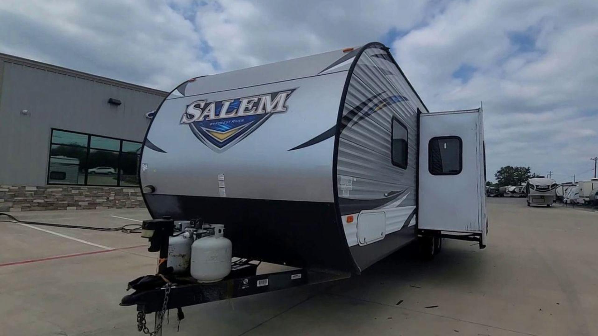 2018 FOREST RIVER SALEM 27DBUD (4X4TSMC28JA) , Length: 29.5 ft. | Dry Weight: 6,223 lbs. | Slides: 1 transmission, located at 4319 N Main Street, Cleburne, TX, 76033, (817) 221-0660, 32.435829, -97.384178 - The 2018 Forest River Salem 27DBUD travel trailer is the perfect way for your family to go on amazing trips. This well thought-out RV is the best option for families looking to spend quality time on the road since it provides the optimal balance of comfort, functionality, and family-friendly feature - Photo#4