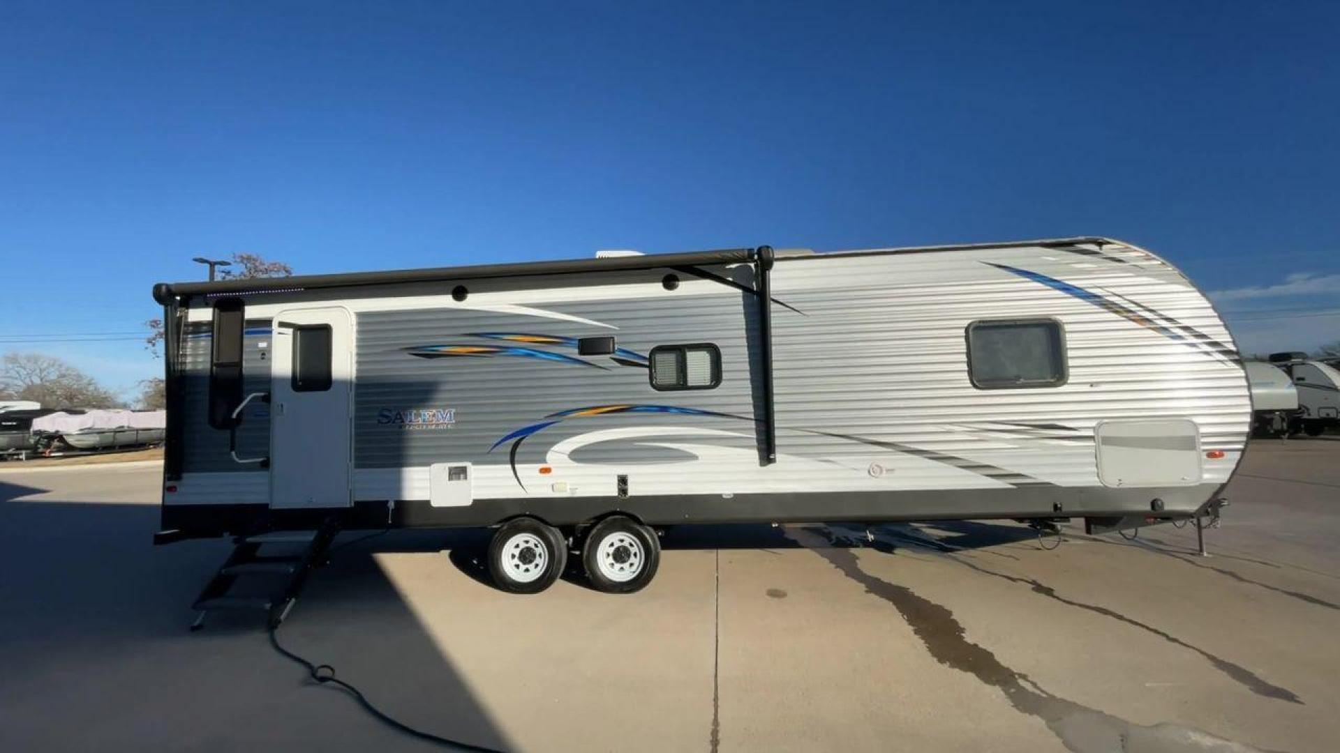 2018 FOREST RIVER SALEM 28RLSS (4X4TSMD20JA) , located at 4319 N Main Street, Cleburne, TX, 76033, (817) 221-0660, 32.435829, -97.384178 - Photo#2