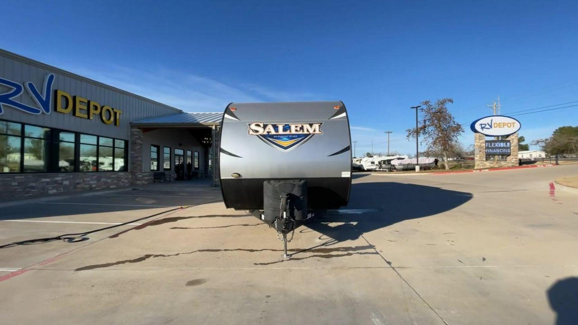 2018 FOREST RIVER SALEM 28RLSS (4X4TSMD20JA) , located at 4319 N Main Street, Cleburne, TX, 76033, (817) 221-0660, 32.435829, -97.384178 - Photo#4