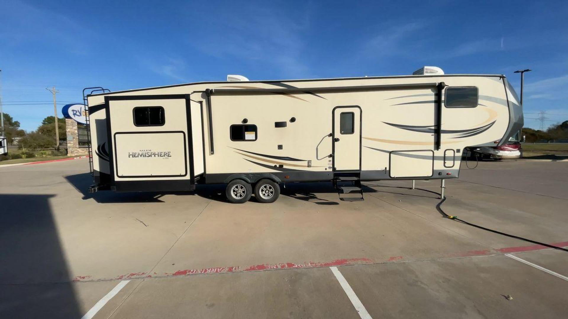 2018 FOREST RIVER SALEM HEMISPHERE 356 (4X4FSBM22JV) , Length: 42.25 ft. | Dry Weight: 11,249 lbs. | Slides: 4 transmission, located at 4319 N Main Street, Cleburne, TX, 76033, (817) 221-0660, 32.435829, -97.384178 - Photo#2