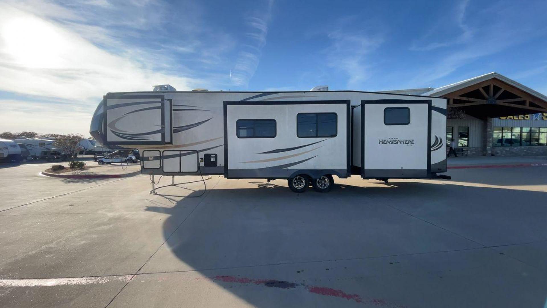 2018 FOREST RIVER SALEM HEMISPHERE 356 (4X4FSBM22JV) , Length: 42.25 ft. | Dry Weight: 11,249 lbs. | Slides: 4 transmission, located at 4319 N Main Street, Cleburne, TX, 76033, (817) 221-0660, 32.435829, -97.384178 - Photo#6