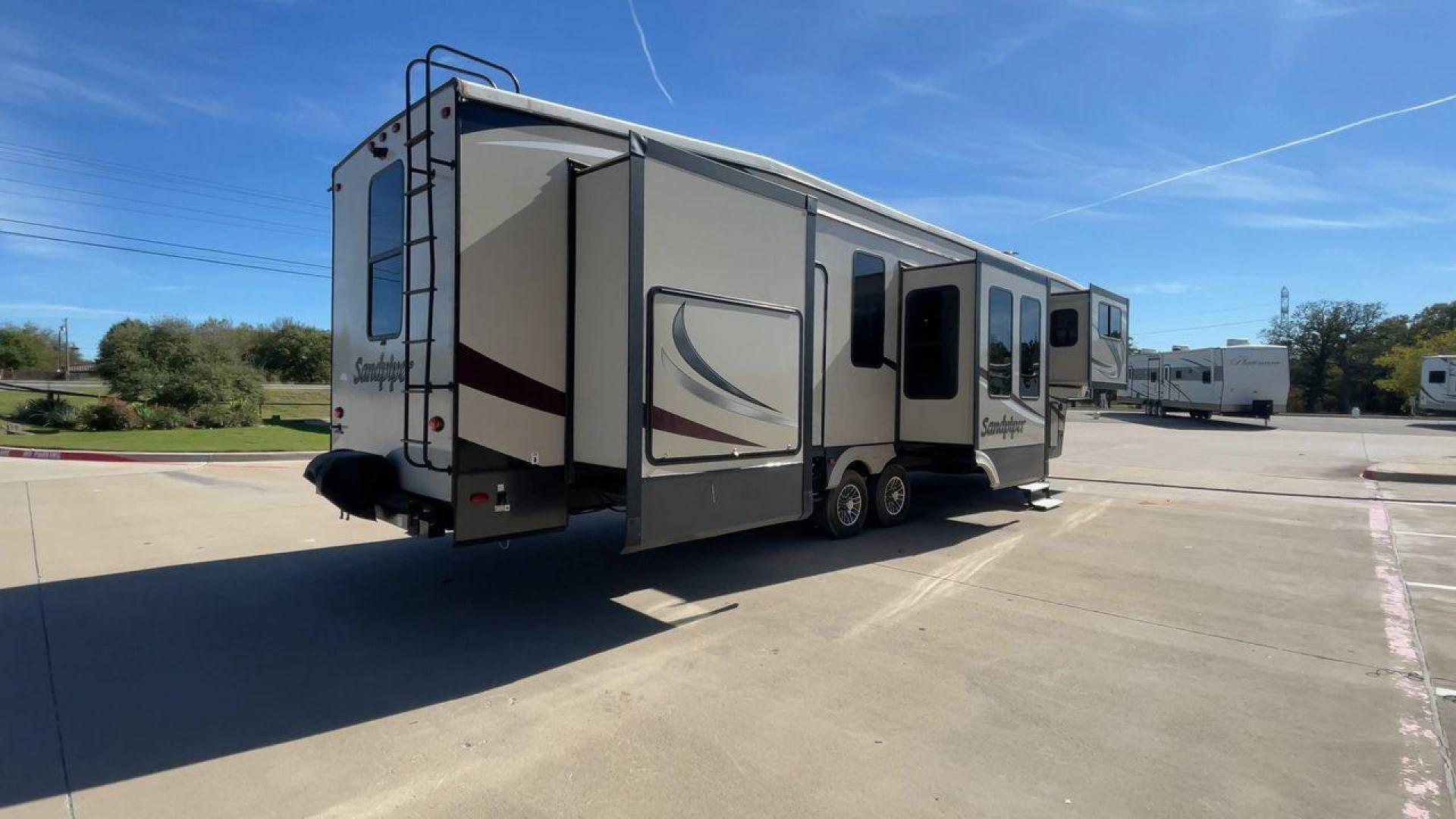 2018 FOREST RIVER SANDPIPER 379FLOK (4X4FSAP20JJ) , Length: 41.42 ft. | Dry Weight: 12,819 lbs. | Gross Weight: 15,500 lbs. | Slides: 6 transmission, located at 4319 N Main Street, Cleburne, TX, 76033, (817) 221-0660, 32.435829, -97.384178 - Photo#1