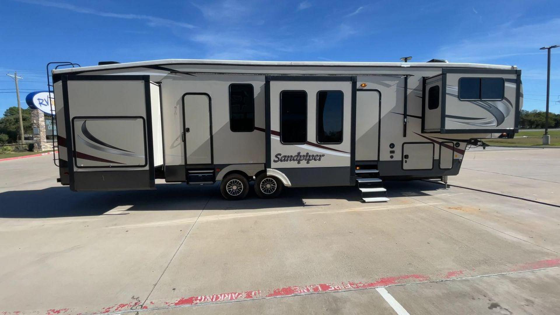 2018 FOREST RIVER SANDPIPER 379FLOK (4X4FSAP20JJ) , Length: 41.42 ft. | Dry Weight: 12,819 lbs. | Gross Weight: 15,500 lbs. | Slides: 6 transmission, located at 4319 N Main Street, Cleburne, TX, 76033, (817) 221-0660, 32.435829, -97.384178 - Photo#2