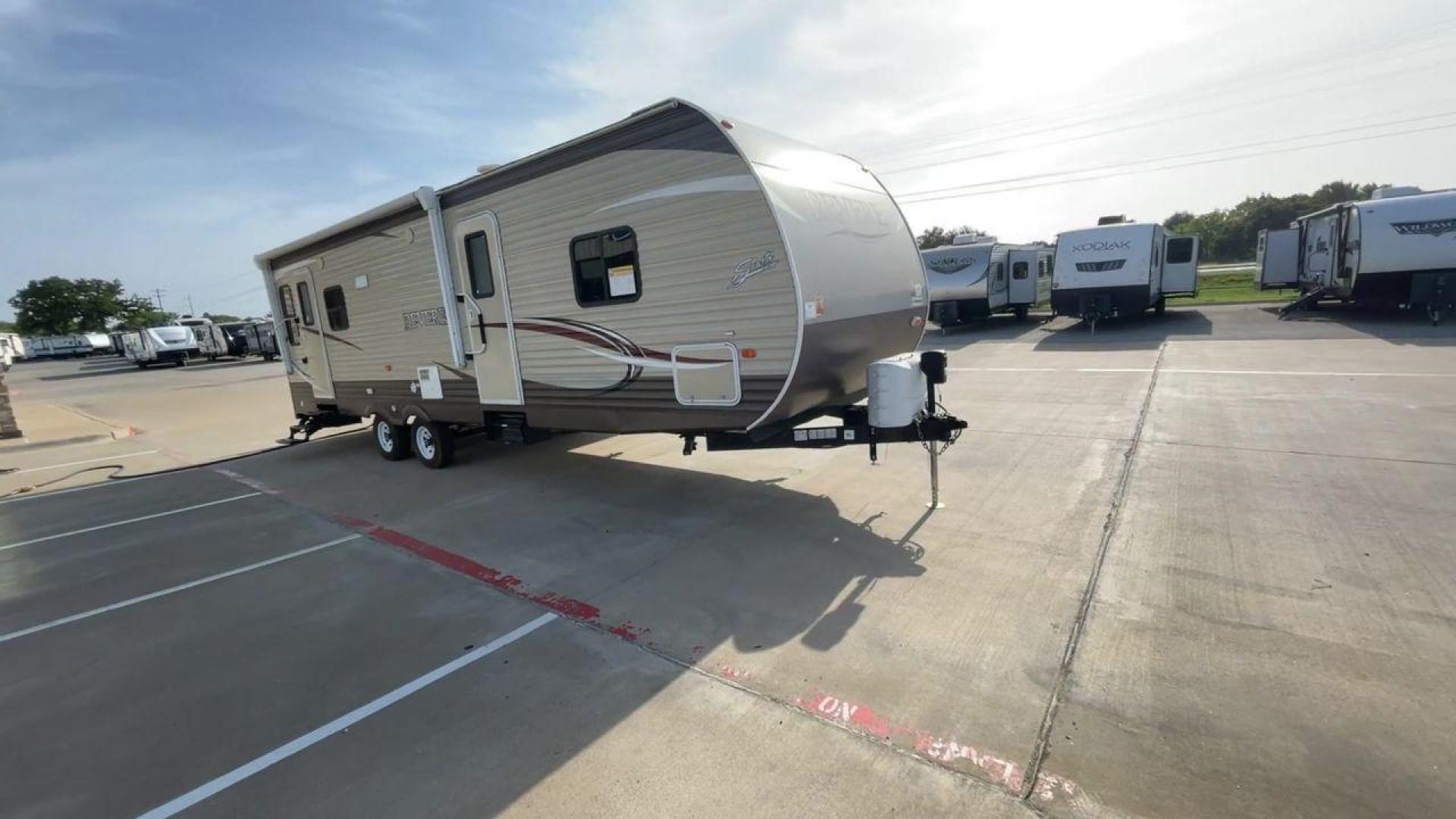 2018 FOREST RIVER SHASTA REVERE 27RL (5ZT2SHSB5JE) , located at 4319 N Main Street, Cleburne, TX, 76033, (817) 221-0660, 32.435829, -97.384178 - Photo#3