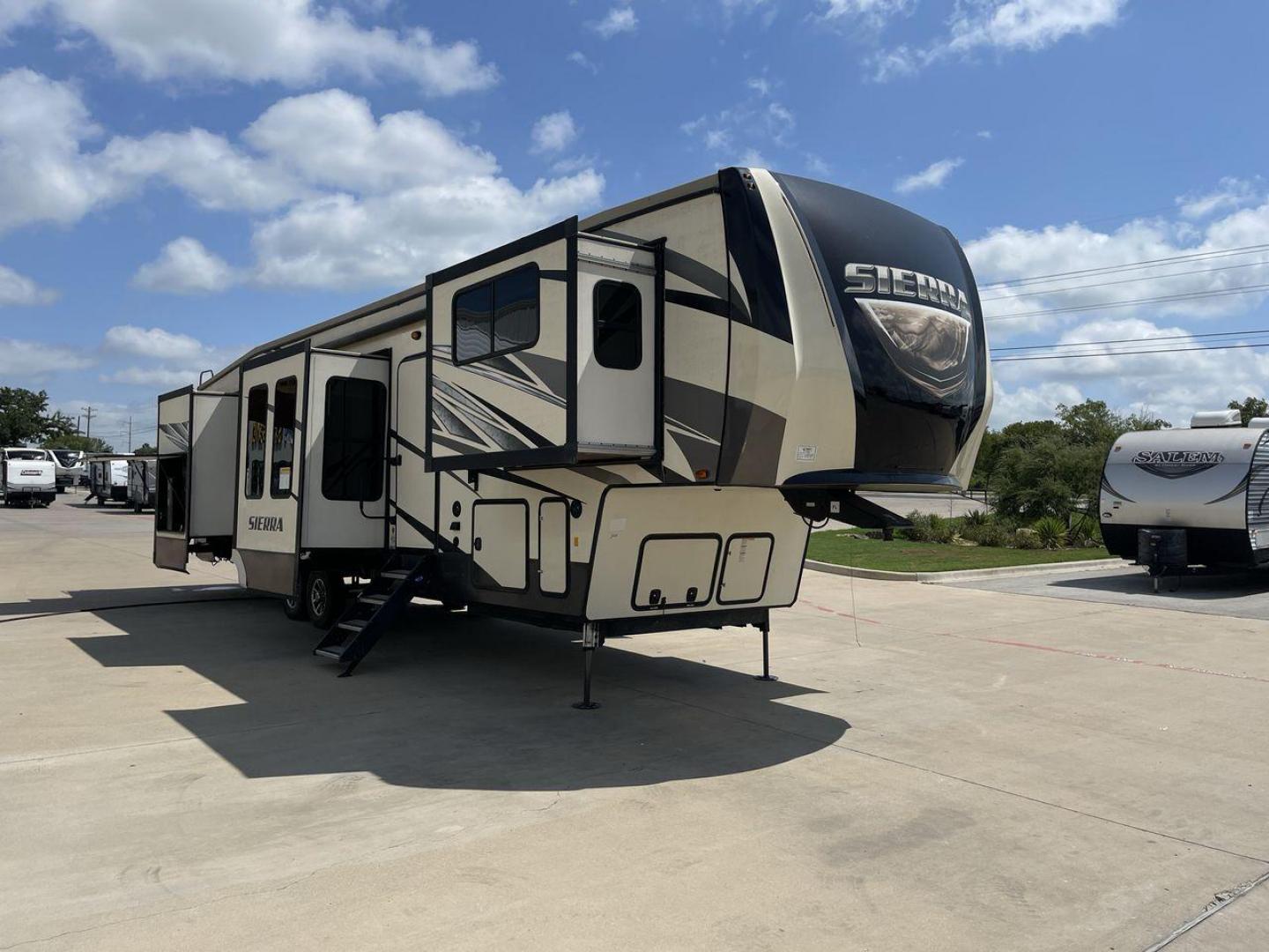 2018 FOREST RIVER SIERRA 379FLOK (4X4FSEP23JJ) , located at 4319 N Main Street, Cleburne, TX, 76033, (817) 221-0660, 32.435829, -97.384178 - Photo#23