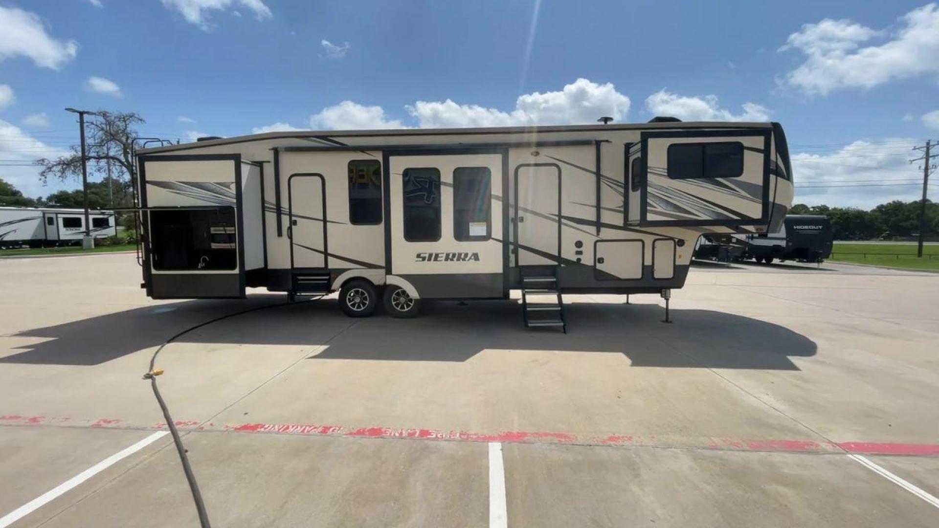 2018 FOREST RIVER SIERRA 379FLOK (4X4FSEP23JJ) , located at 4319 N Main Street, Cleburne, TX, 76033, (817) 221-0660, 32.435829, -97.384178 - Photo#2