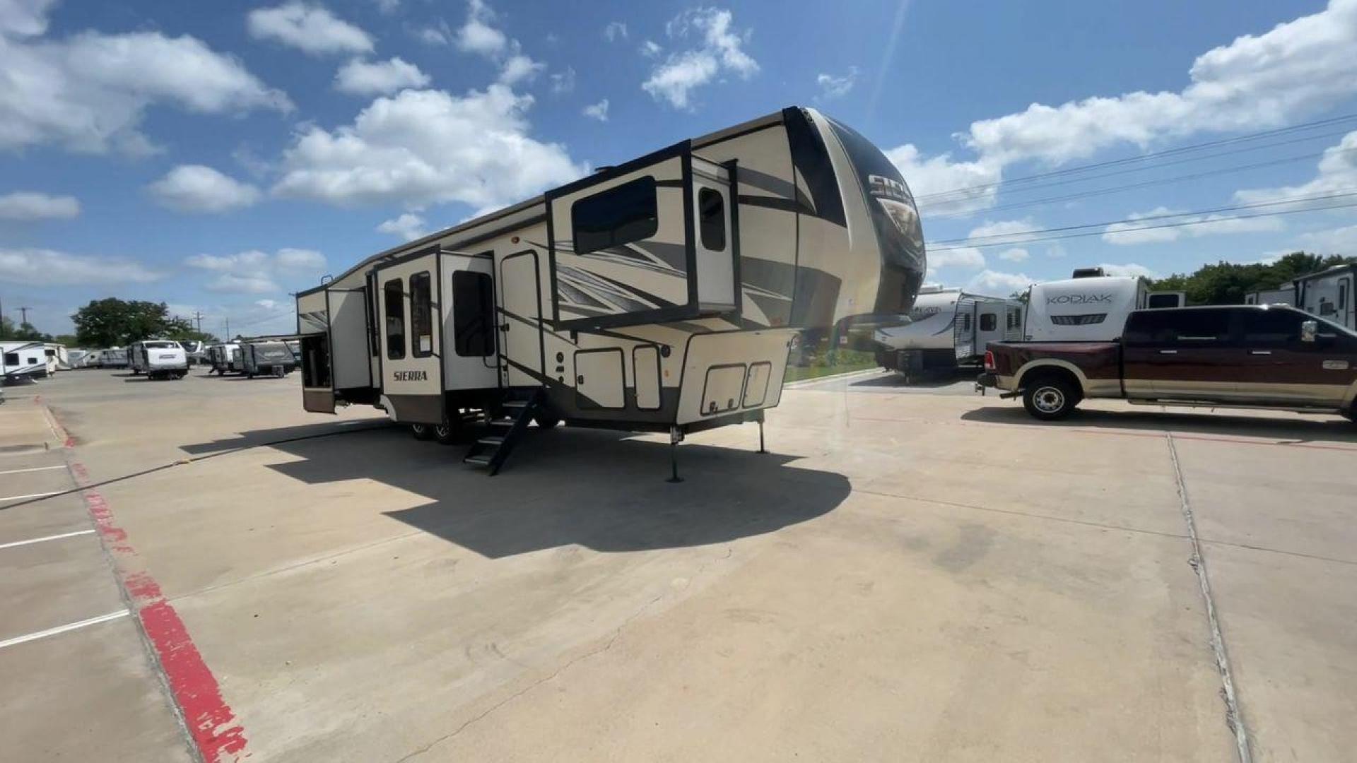 2018 FOREST RIVER SIERRA 379FLOK (4X4FSEP23JJ) , located at 4319 N Main Street, Cleburne, TX, 76033, (817) 221-0660, 32.435829, -97.384178 - Photo#3