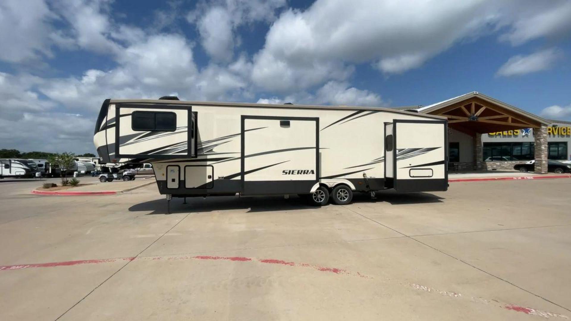 2018 FOREST RIVER SIERRA 379FLOK (4X4FSEP23JJ) , located at 4319 N Main Street, Cleburne, TX, 76033, (817) 221-0660, 32.435829, -97.384178 - Photo#6