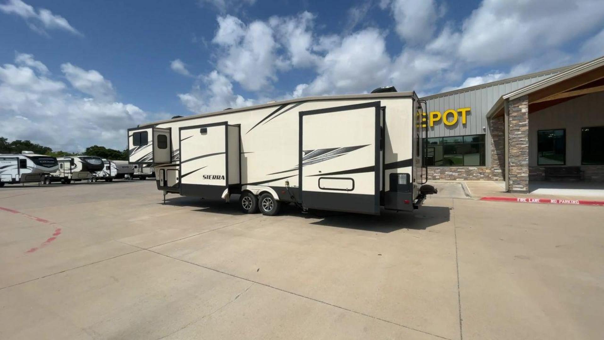 2018 FOREST RIVER SIERRA 379FLOK (4X4FSEP23JJ) , located at 4319 N Main Street, Cleburne, TX, 76033, (817) 221-0660, 32.435829, -97.384178 - Photo#7