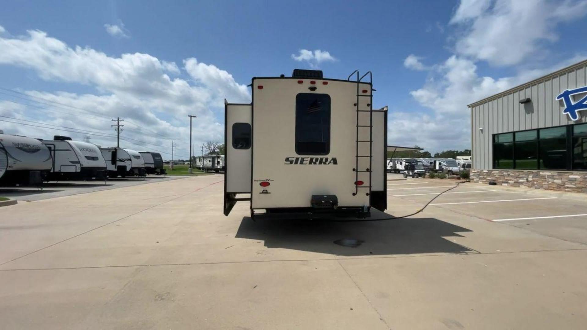 2018 FOREST RIVER SIERRA 379FLOK (4X4FSEP23JJ) , located at 4319 N Main Street, Cleburne, TX, 76033, (817) 221-0660, 32.435829, -97.384178 - Photo#8