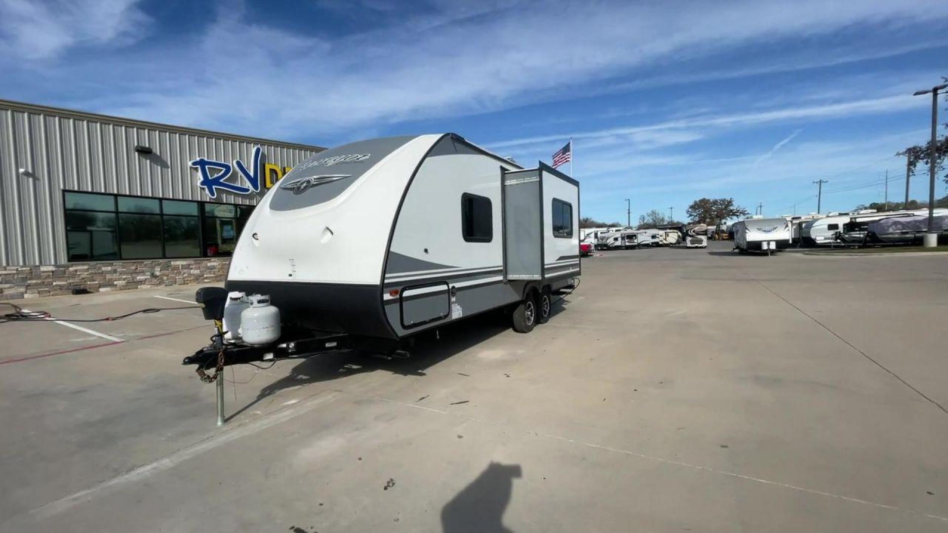 2018 FOREST RIVER SURVEYOR 201RBS (4X4TSVV27JL) , located at 4319 N Main Street, Cleburne, TX, 76033, (817) 221-0660, 32.435829, -97.384178 - The 2018 Forest River Surveyor 201RBS, tailored for adventure enthusiasts who refuse to compromise on luxury. Whether you're a seasoned traveler or a weekend warrior, the Surveyor 201RBS is your ultimate companion on the open road. With exterior dimensions measuring 24 feet in length, 8 feet in widt - Photo#5